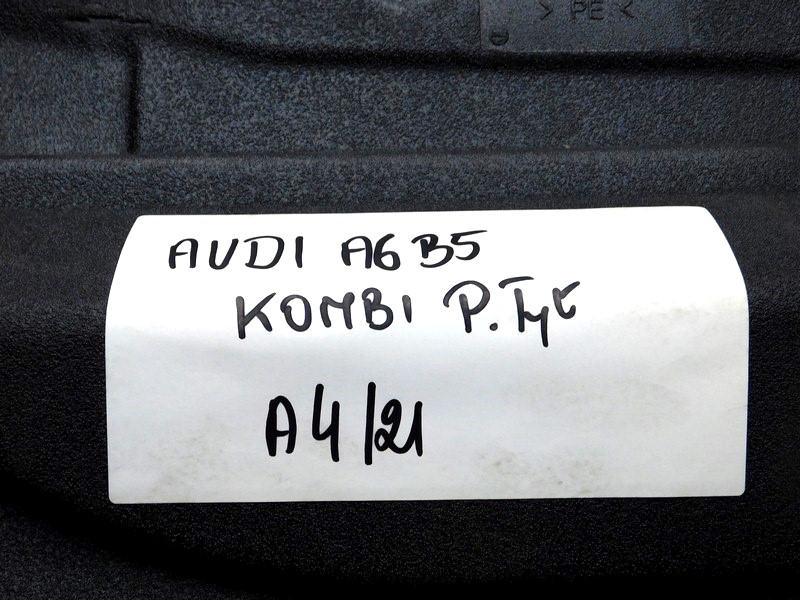 A4/21 Audi A6 C5 дверные карты задний правый