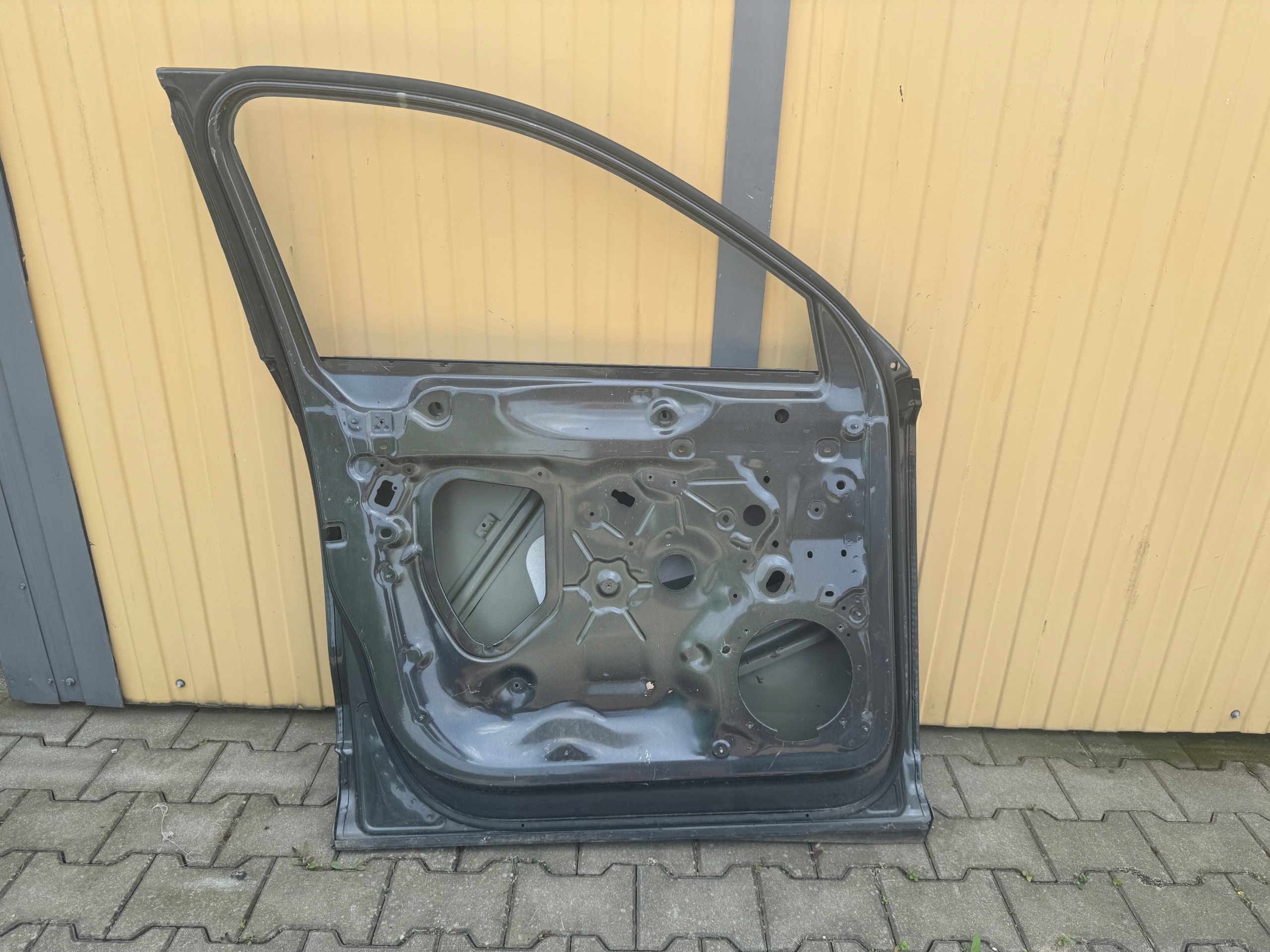 AUDI Q3 II 83A 2018- DRZWI PRZEDNIE LEWE GIEŁDA POZNAŃ Typ samochodu 4x4/SUV Samochody osobowe