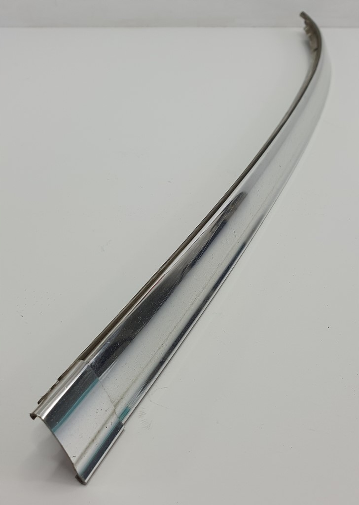 LISTWA SZYBY CZOLOWEJ LEWA MERCEDES W126 SEC Part manufacturer Mercedes Benz original OE