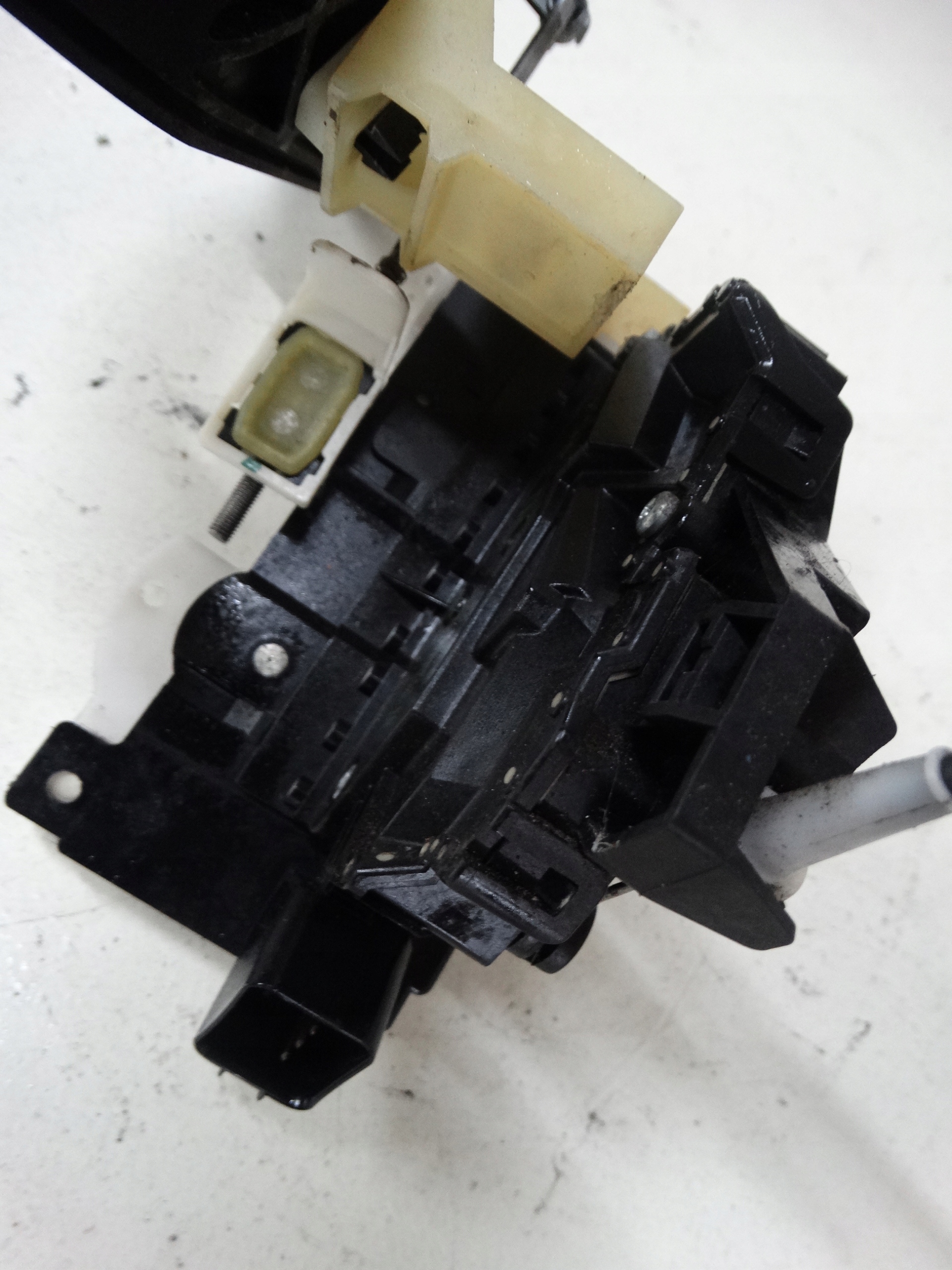 handle + lock door FORD MONDEO right rear part