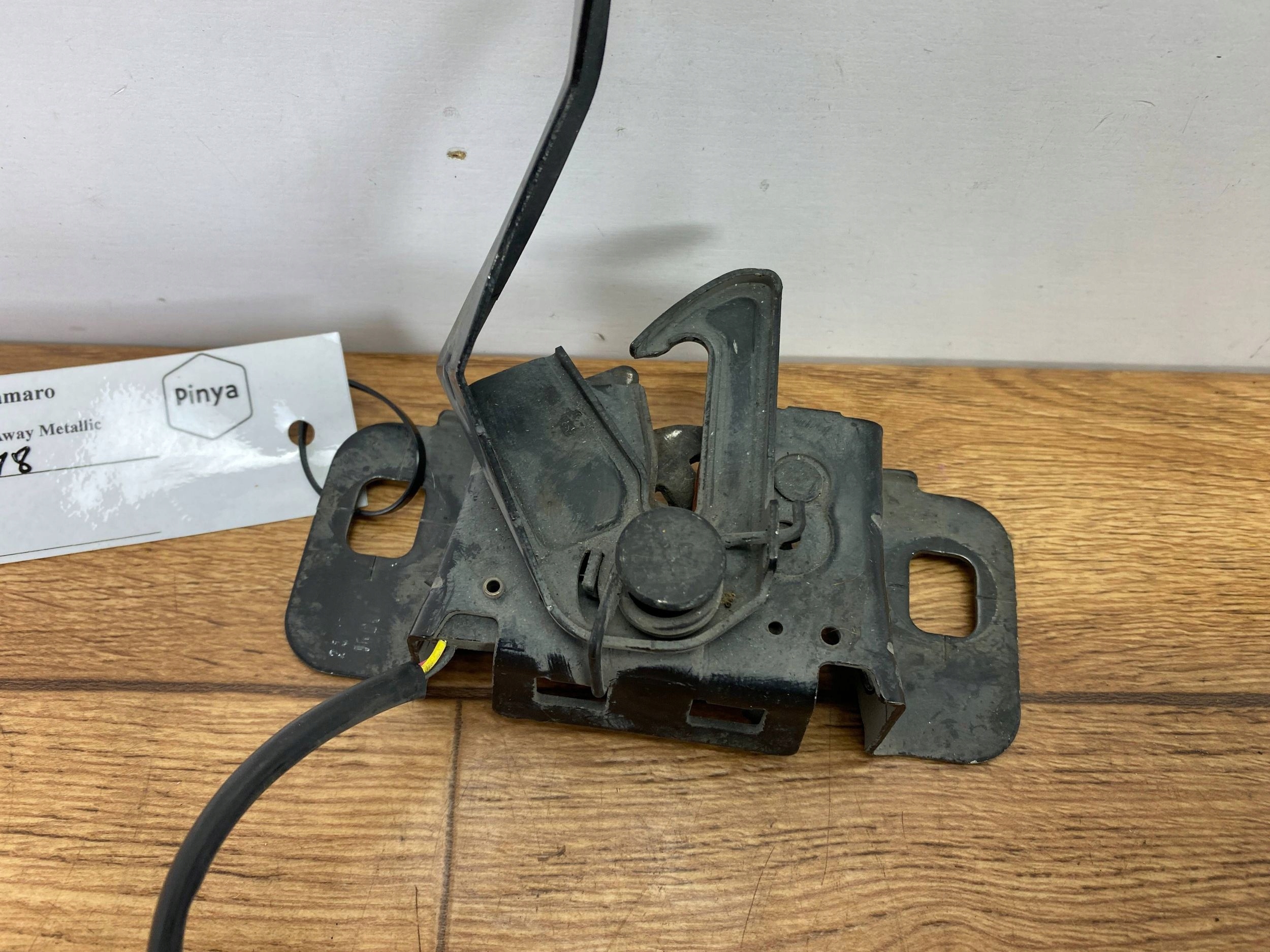 bonnet latch lock Chevrolet Corvette C6 2005+