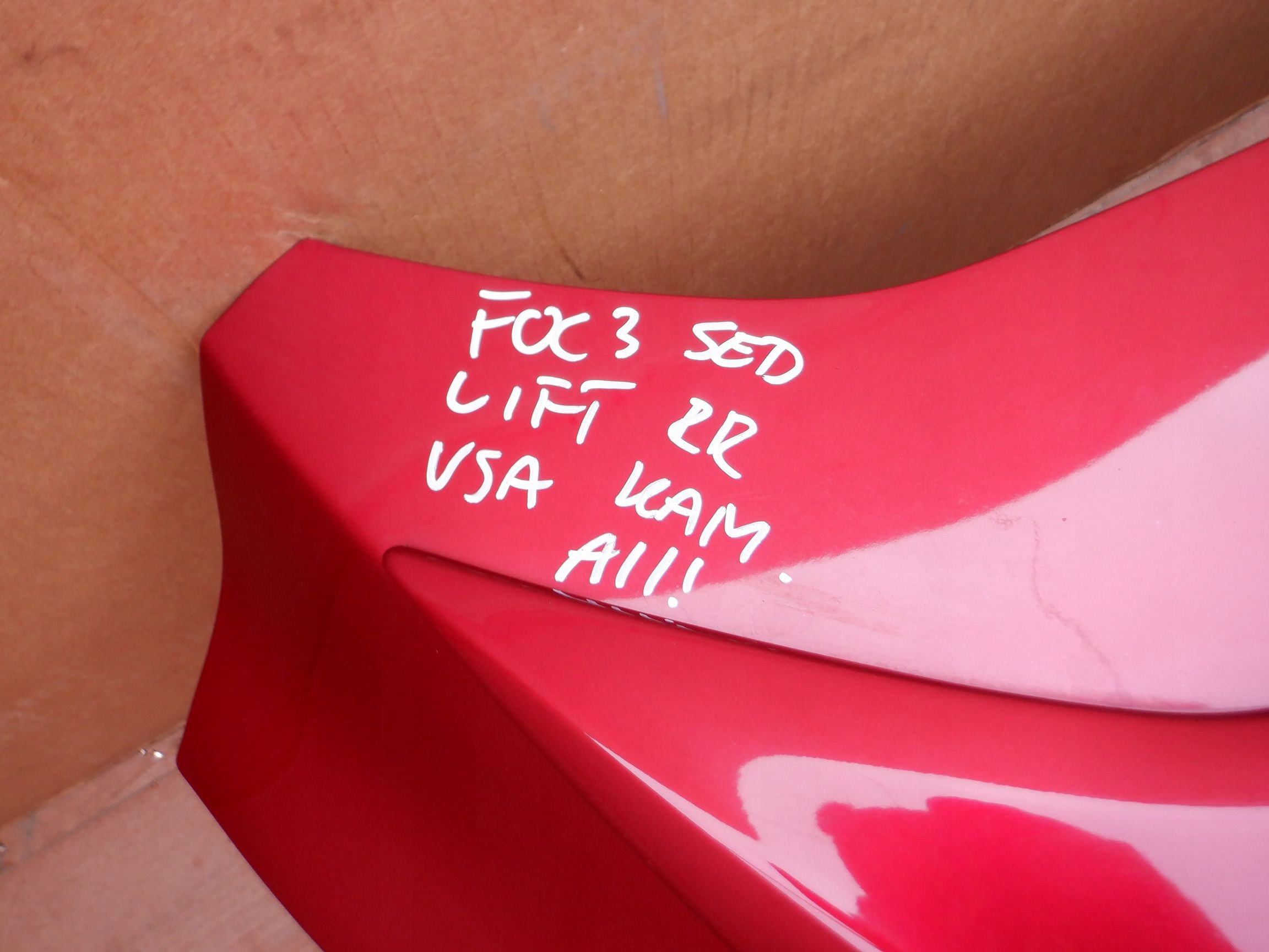 KLAPA FORD FOCUS MK3 LIFT SEDAN USA RUBBY RED Typ samochodu Samochody osobowe