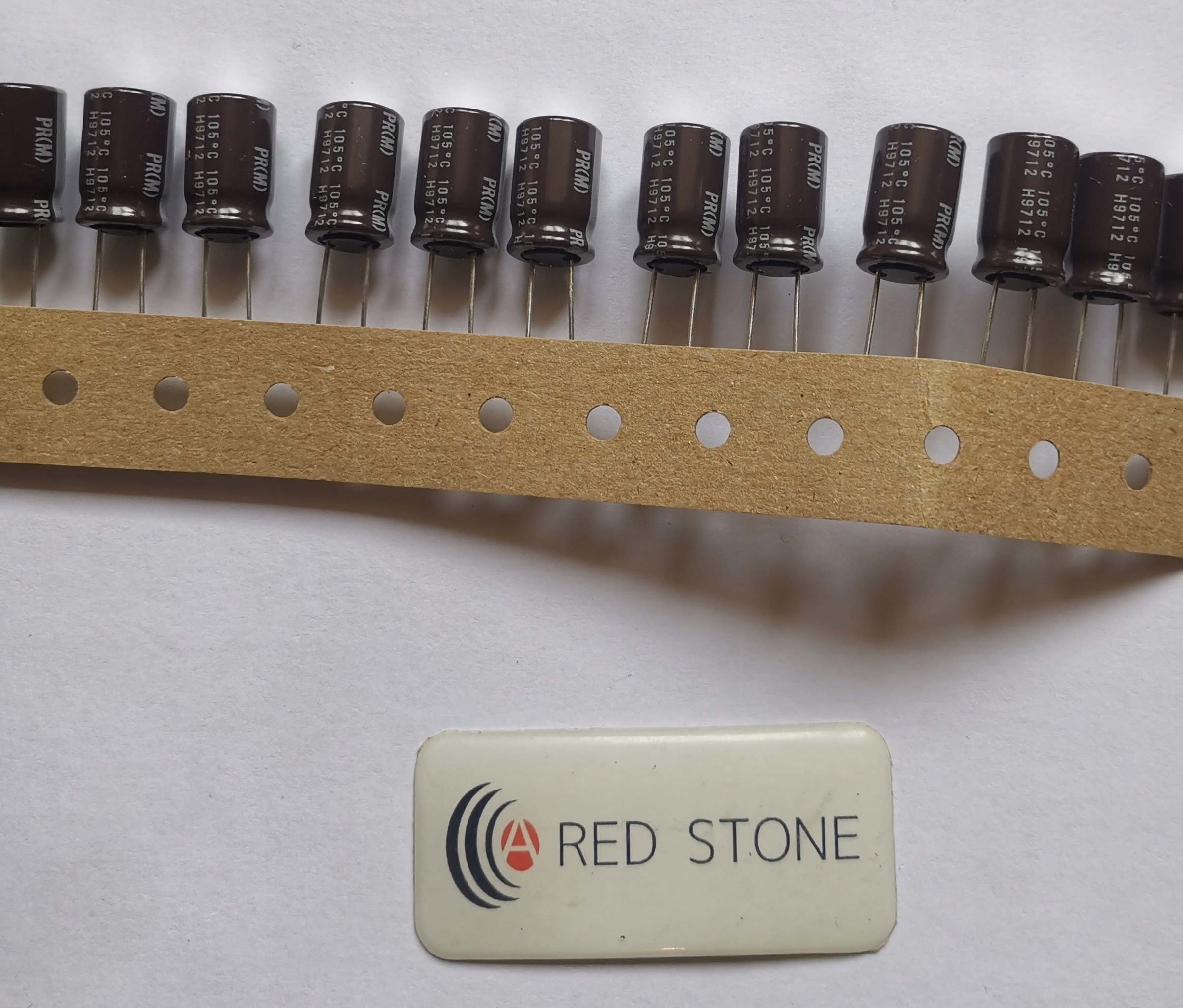 

Kondensator elektrolityczny Nichicon 47uF 100 V