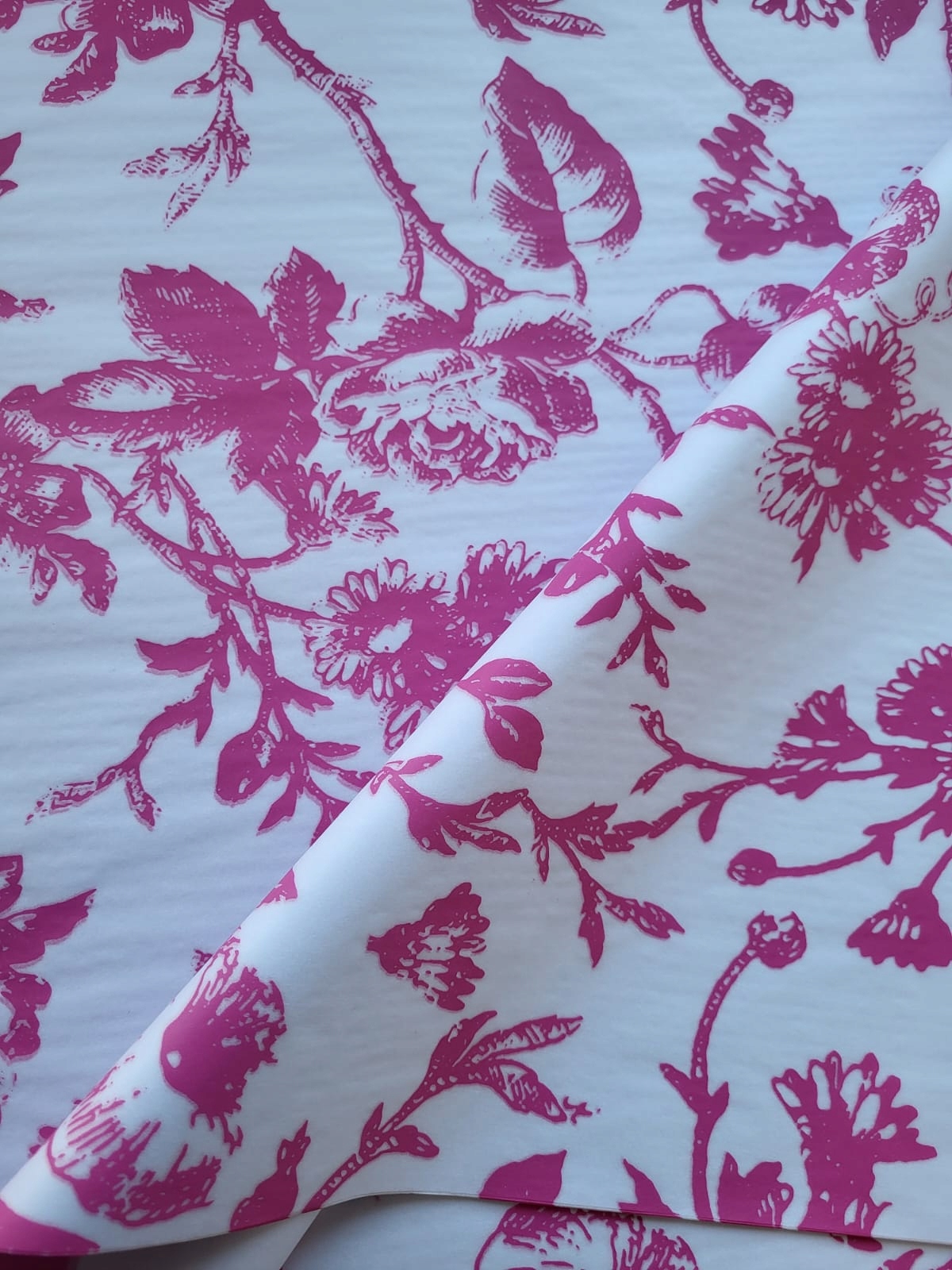 Růžová kytice s květinovým ozdobným papírem 100 listů 50 x 75 cm