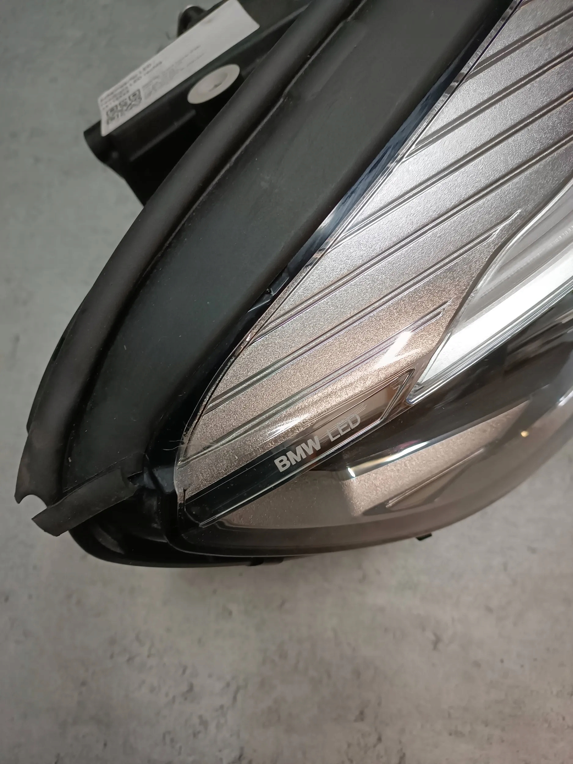 BMW 2 F46 LAMPY PRZÓD LCI Producent części BMW OE