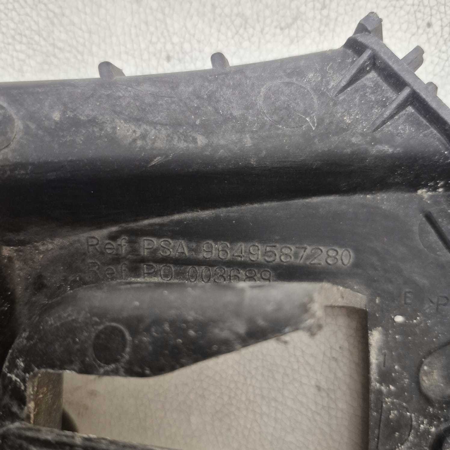 PEUGEOT 207 06-12 Support plaque Support Droite Avant Avant