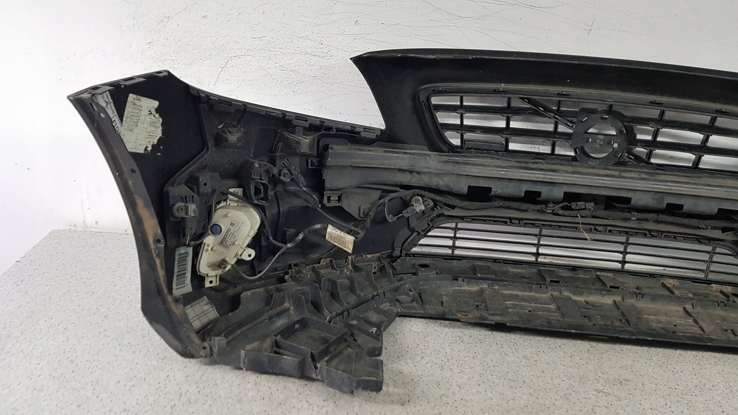 VOLVO V40 R design 2012 - bumper front 7138