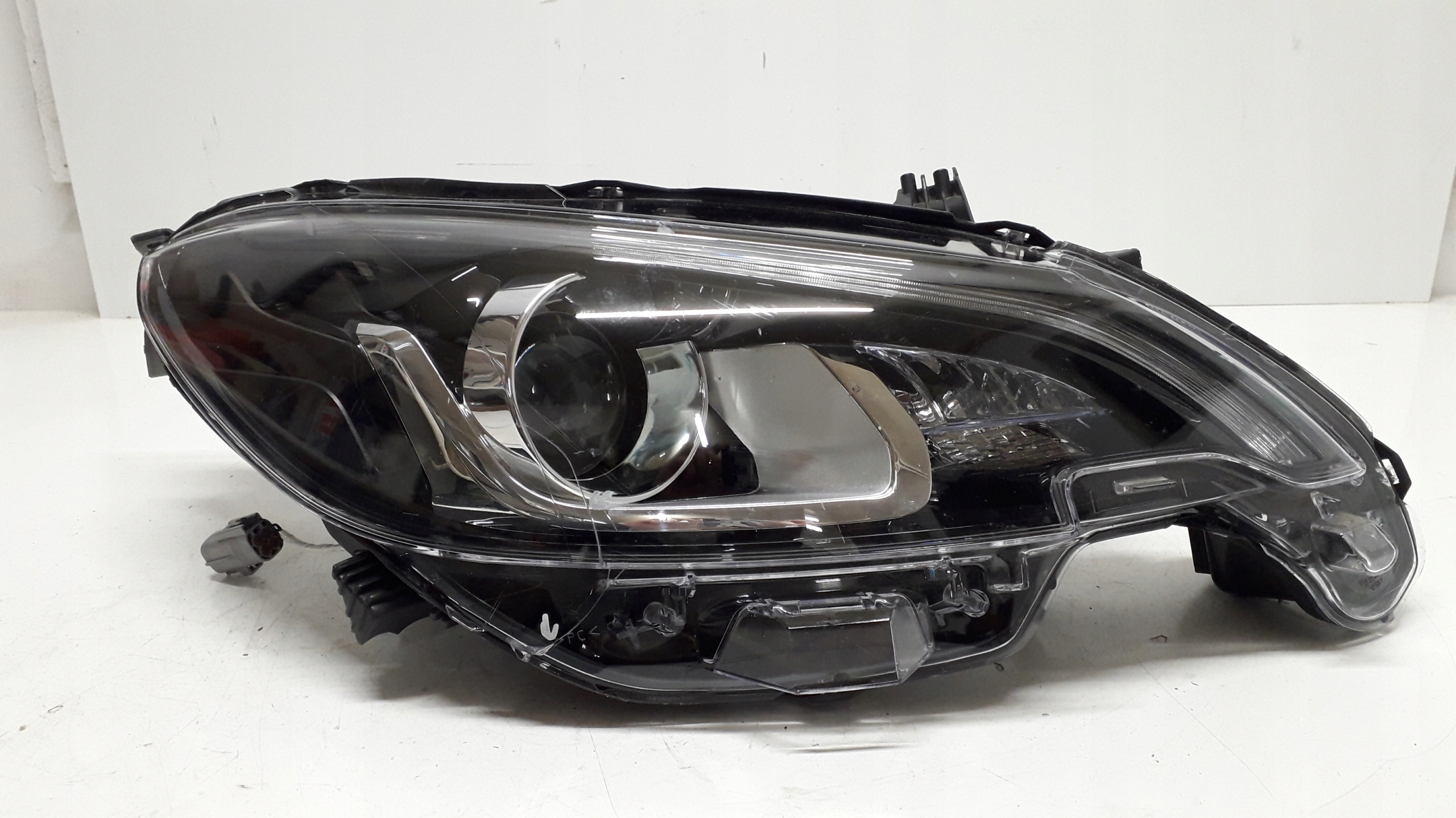 PEUGEOT 108 LAMPA PRAWA PRZEDNIA SOCZEWKA 90026267 NA CZĘŚCI