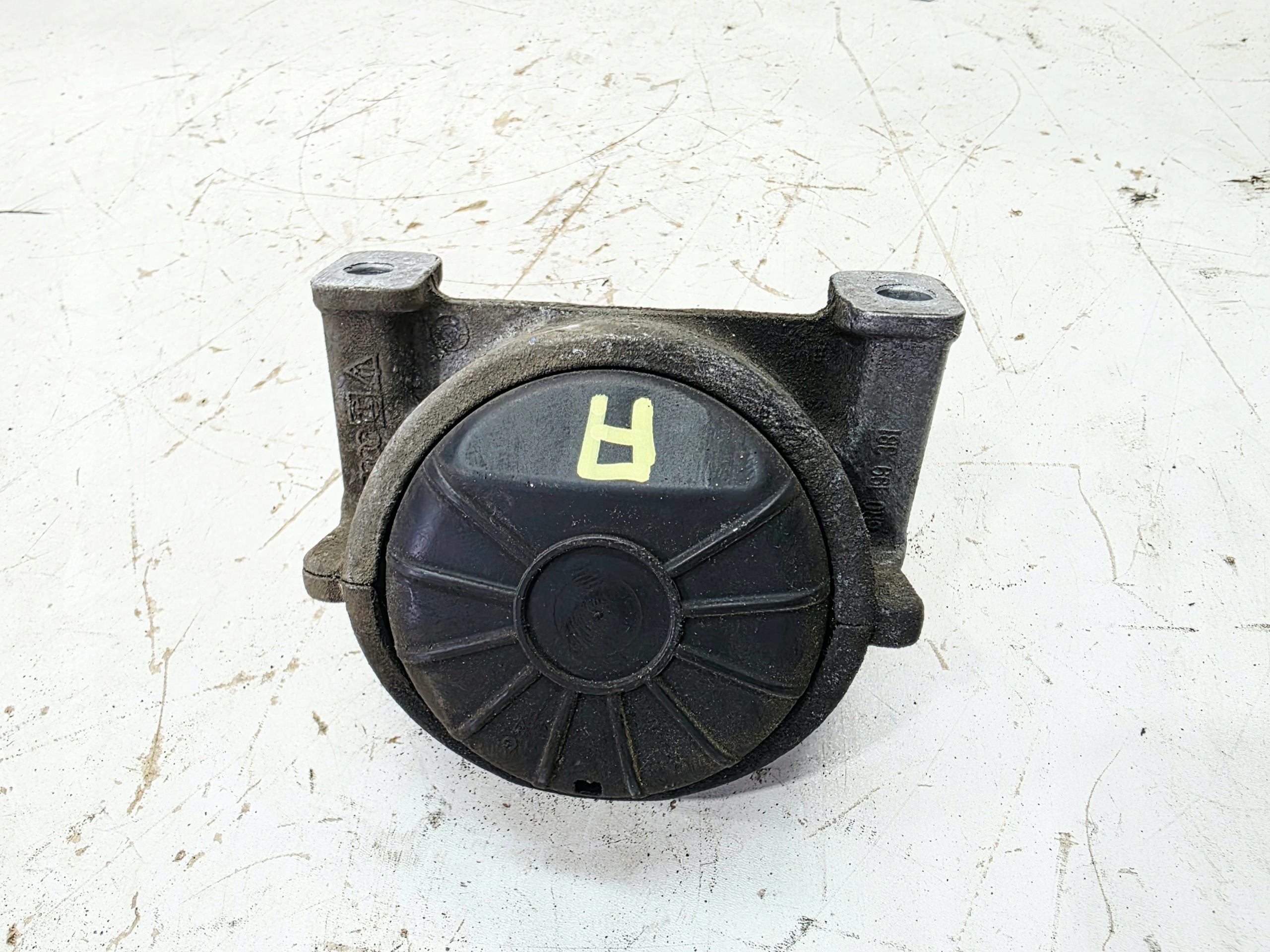 engine mount without of the sensor AUDI A4 B8 A5 8T Q5 8R 8R0199381A
