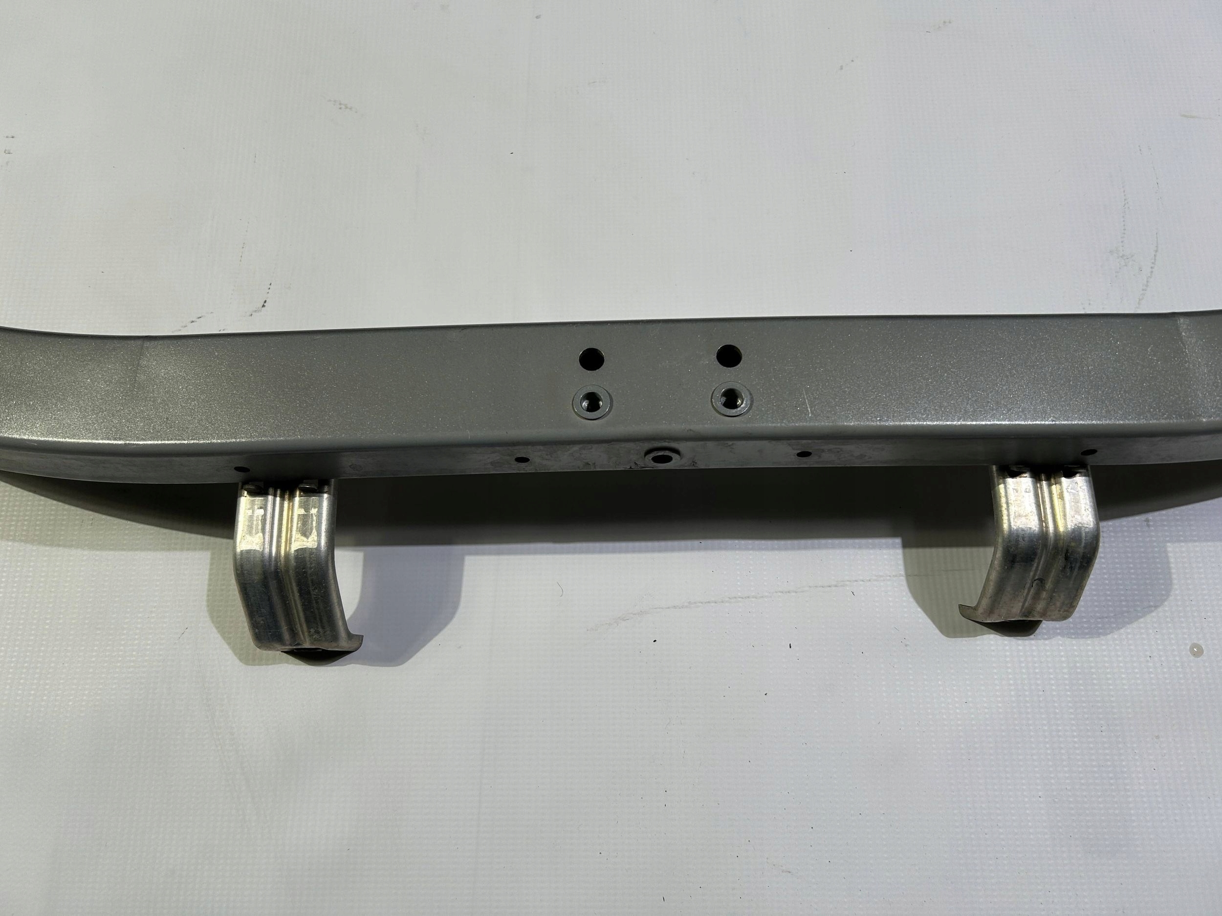 sider pillar console supports front of the front Maserati GranTurismo 2008