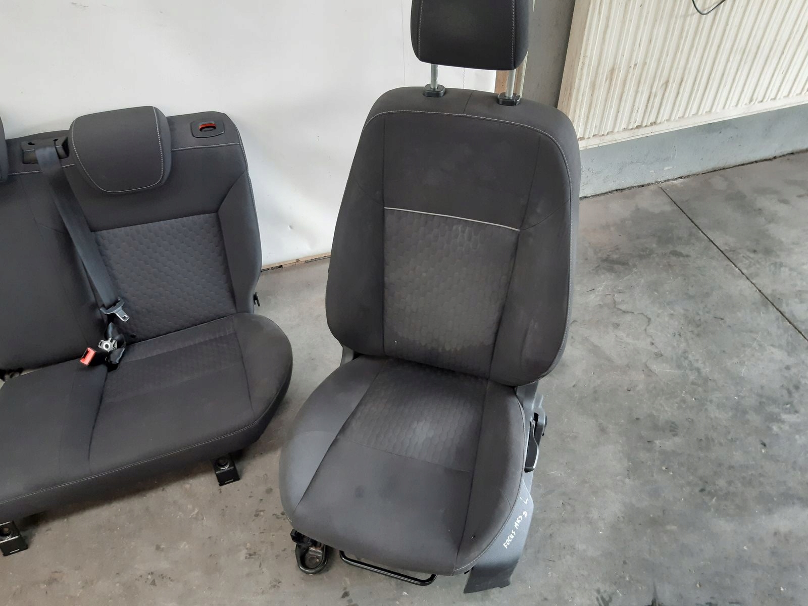 seat front left driver´s Ford Focus MK3 kombi FB