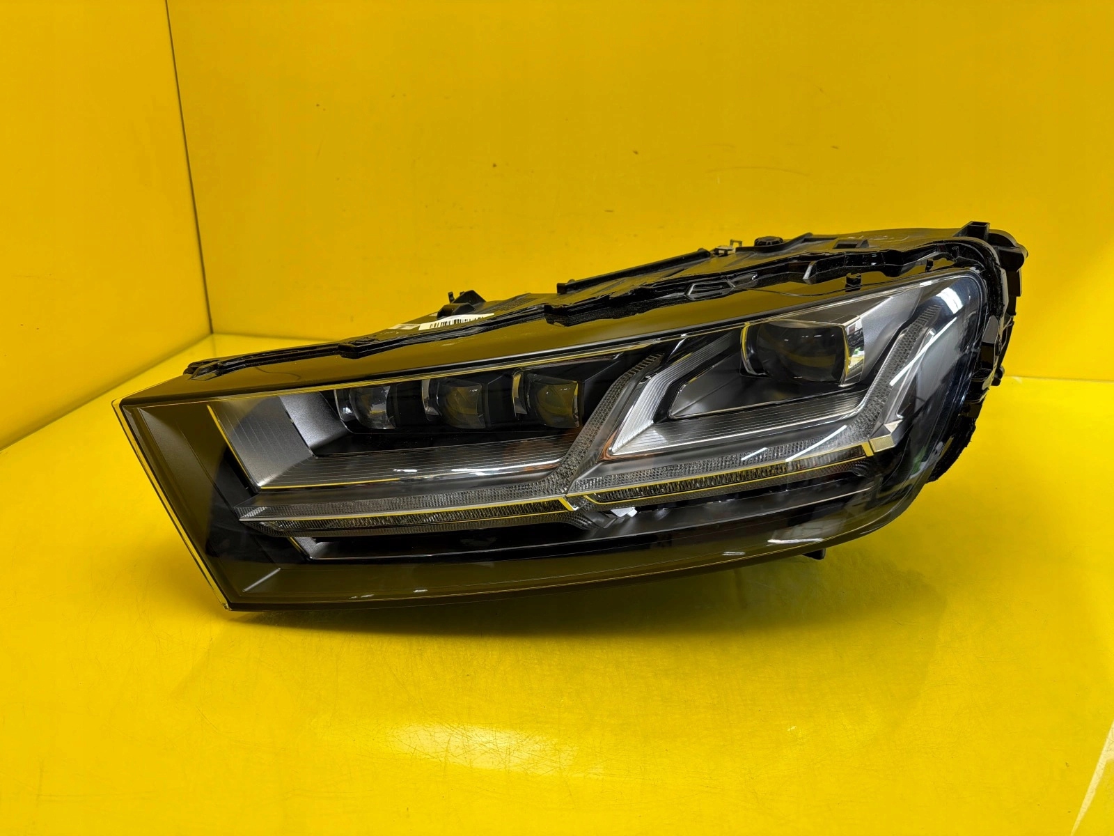 light left Audi Q7 4M0 Full Led Matrix 4M0941035