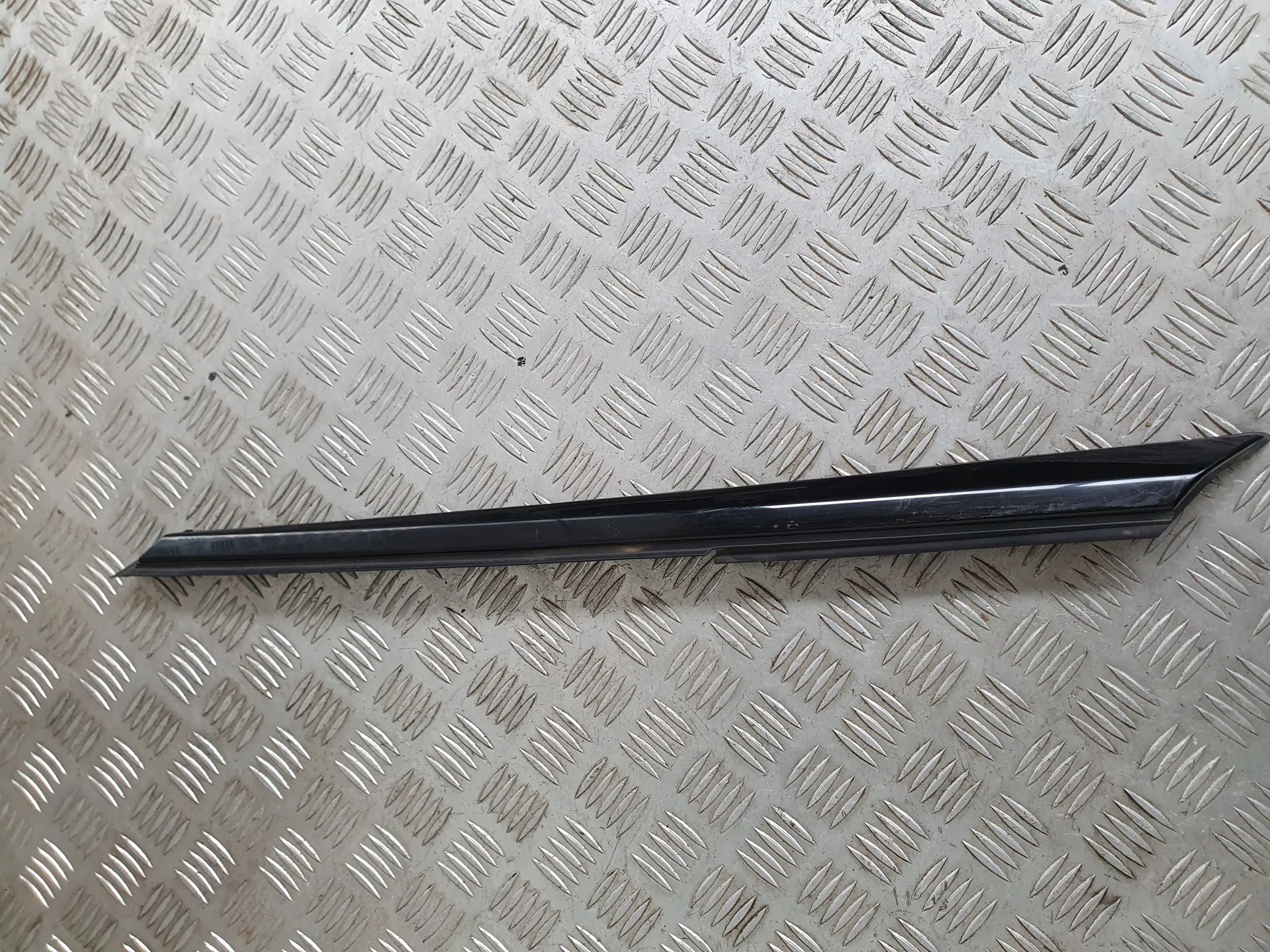 DS4 II 21-23 Listwa szyby czołowej prawa