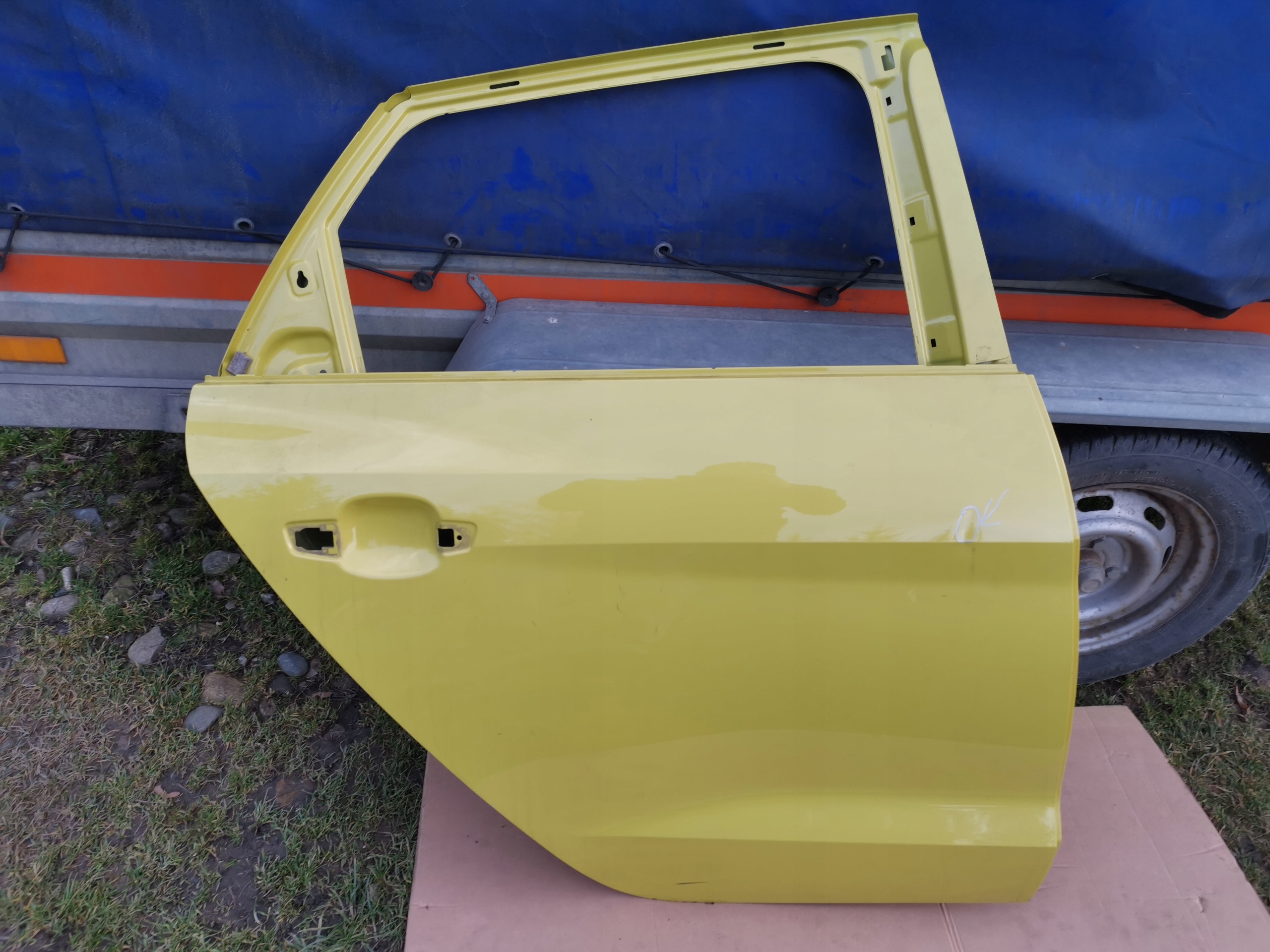 AUDI A1 82G door right rear. 18 82G833312