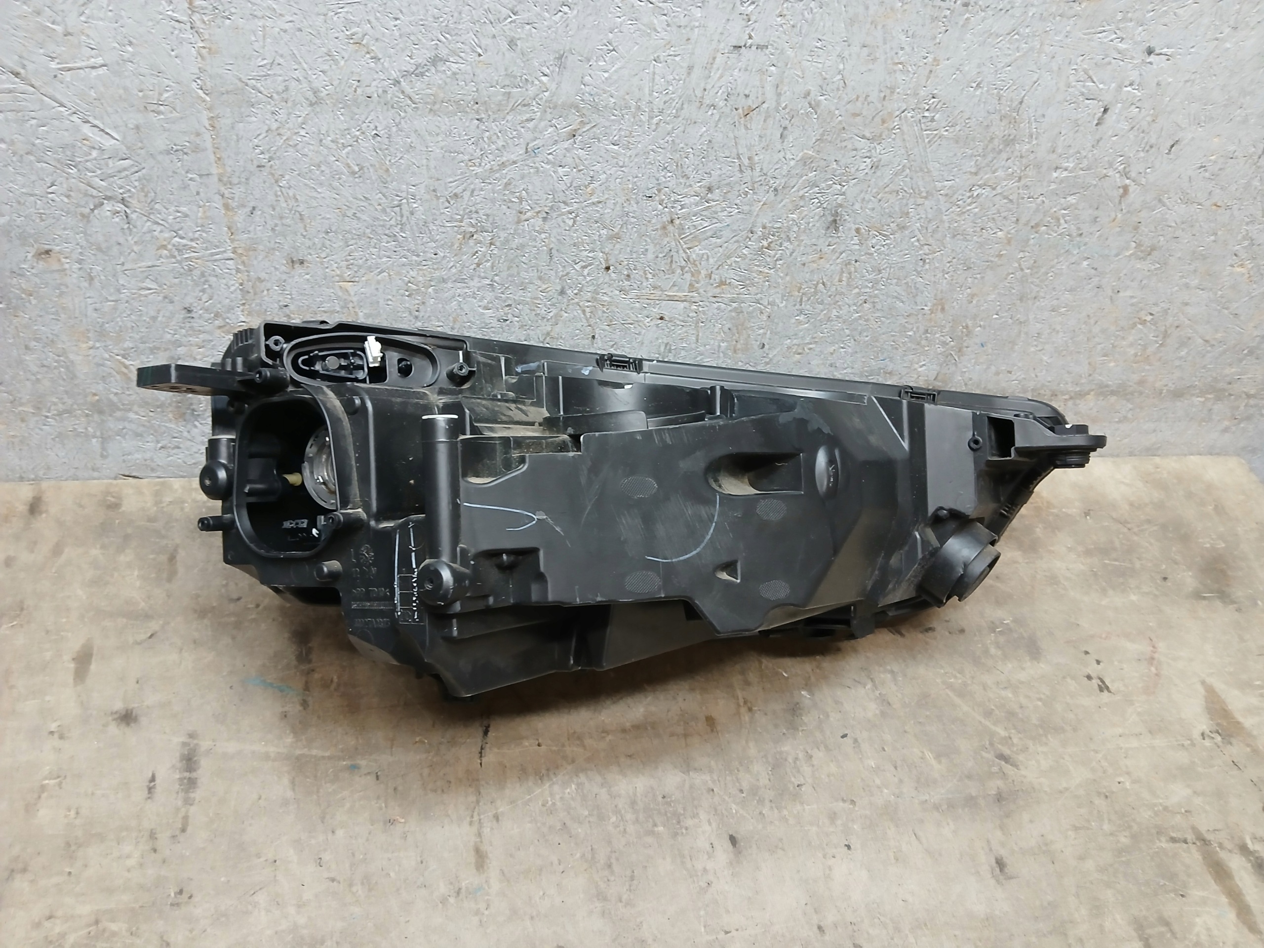 light front left AUDI Q5 80A 17- XENON 80A941005