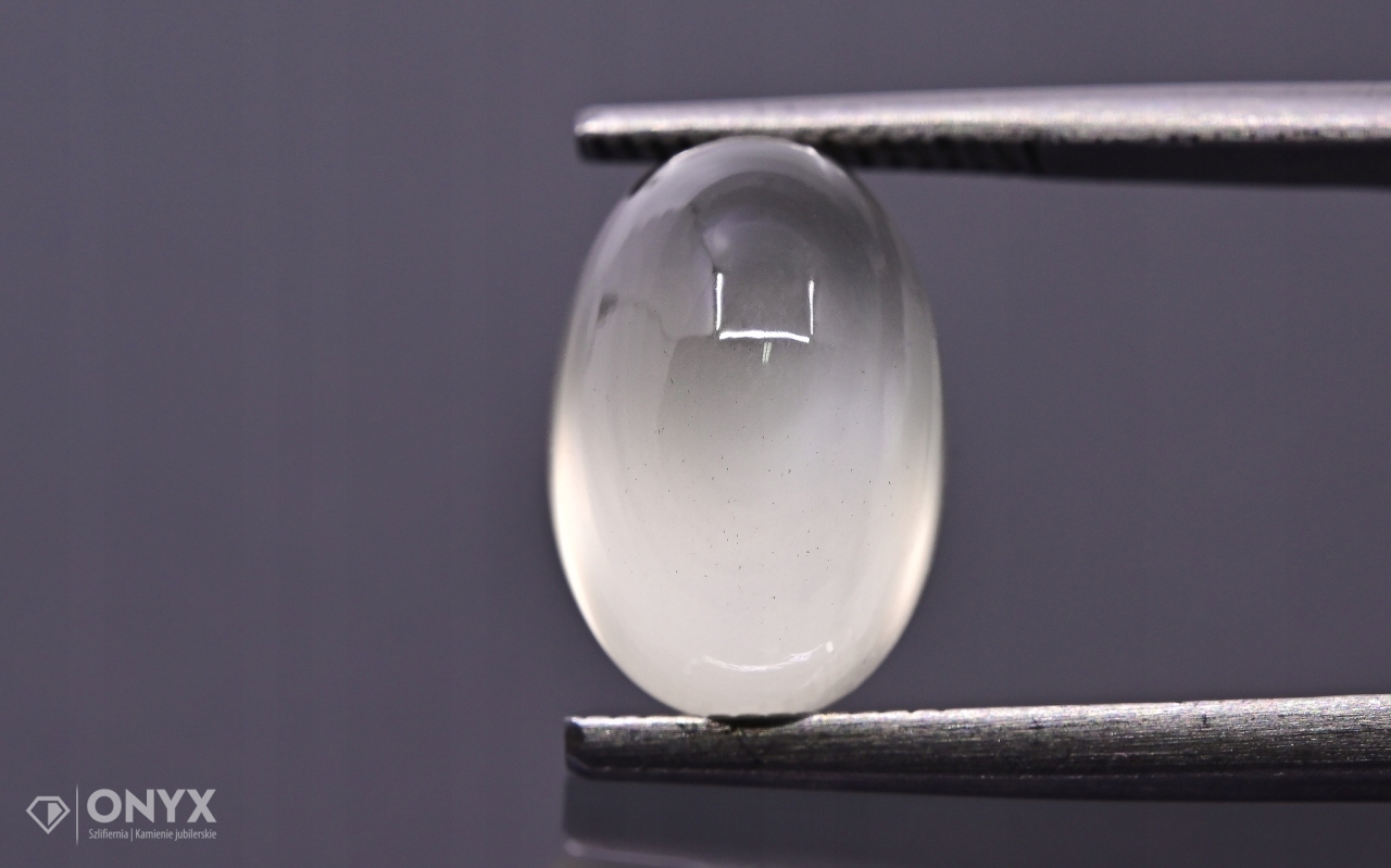 Měsíční kámen kabošon ovál 12x8,5 mm