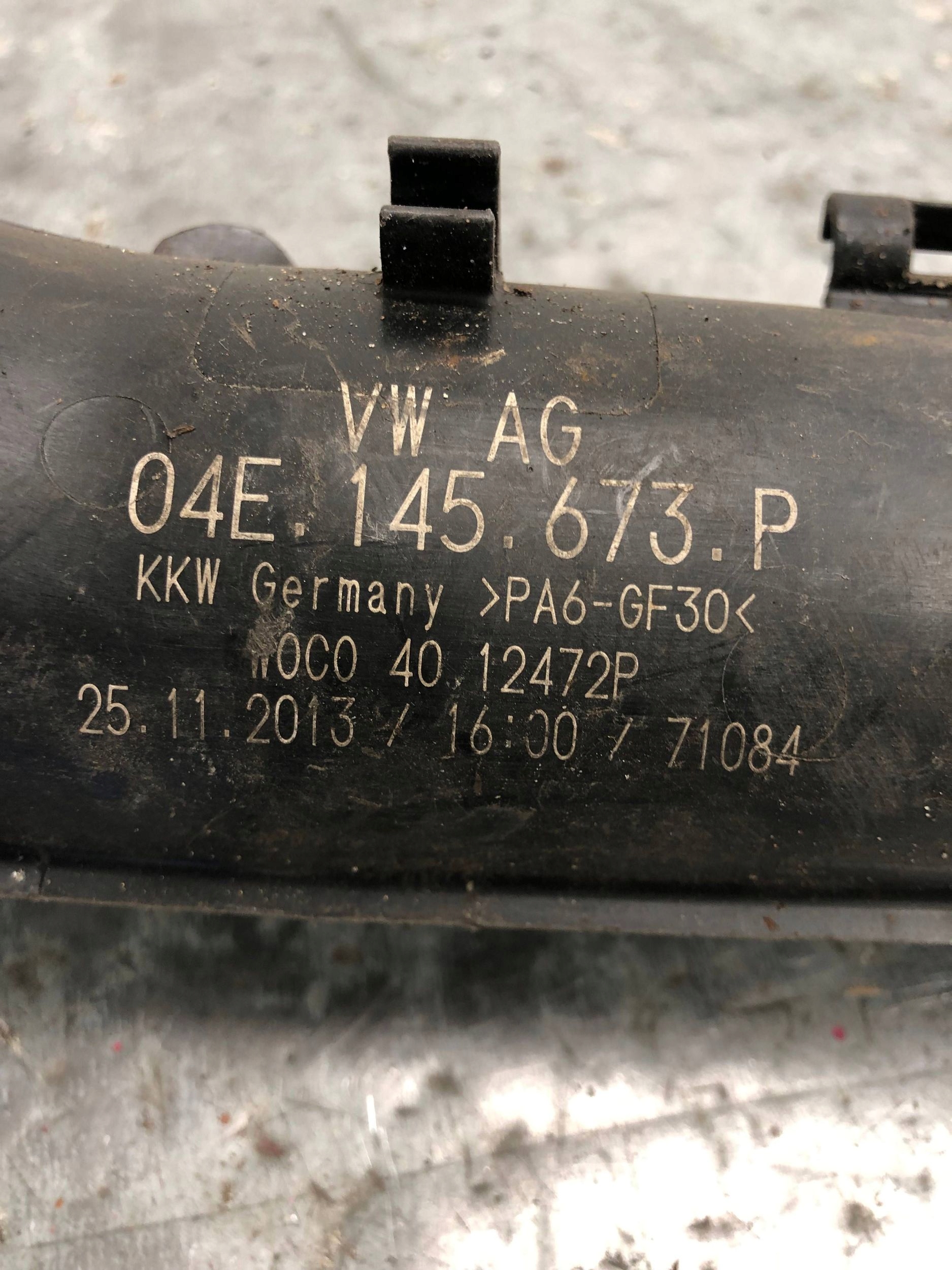 cijev prijenos interkulera VW SKODA AUDI 04E145673P