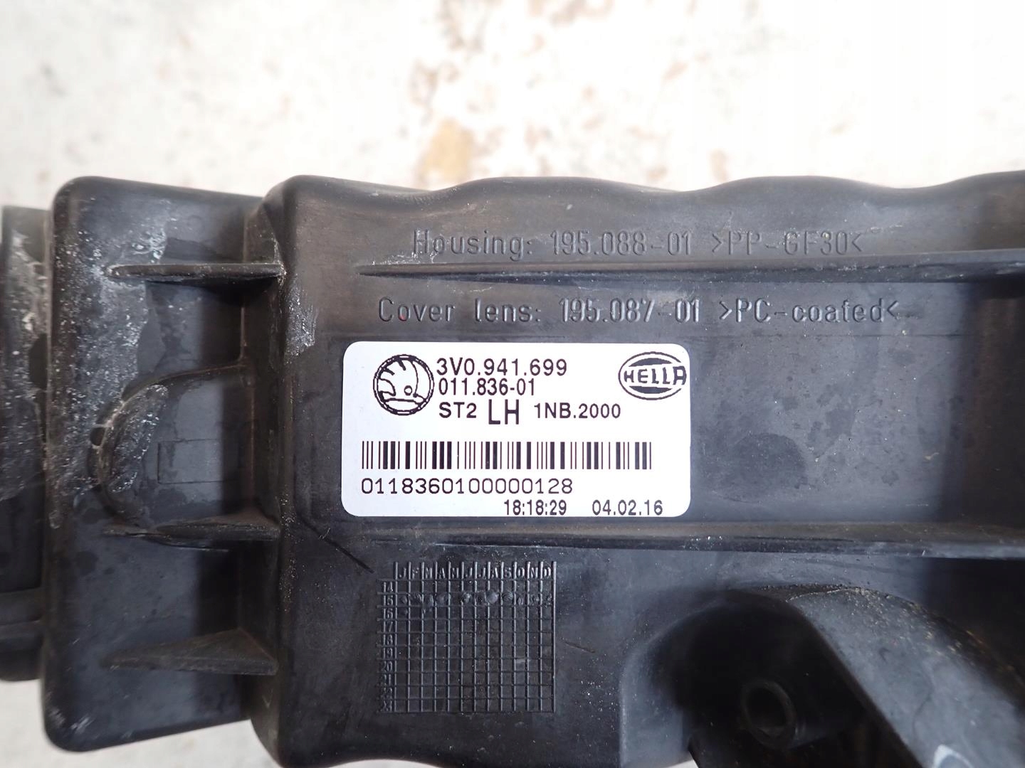 fog light left SKODA SUPERB III 2015- 3V0941699