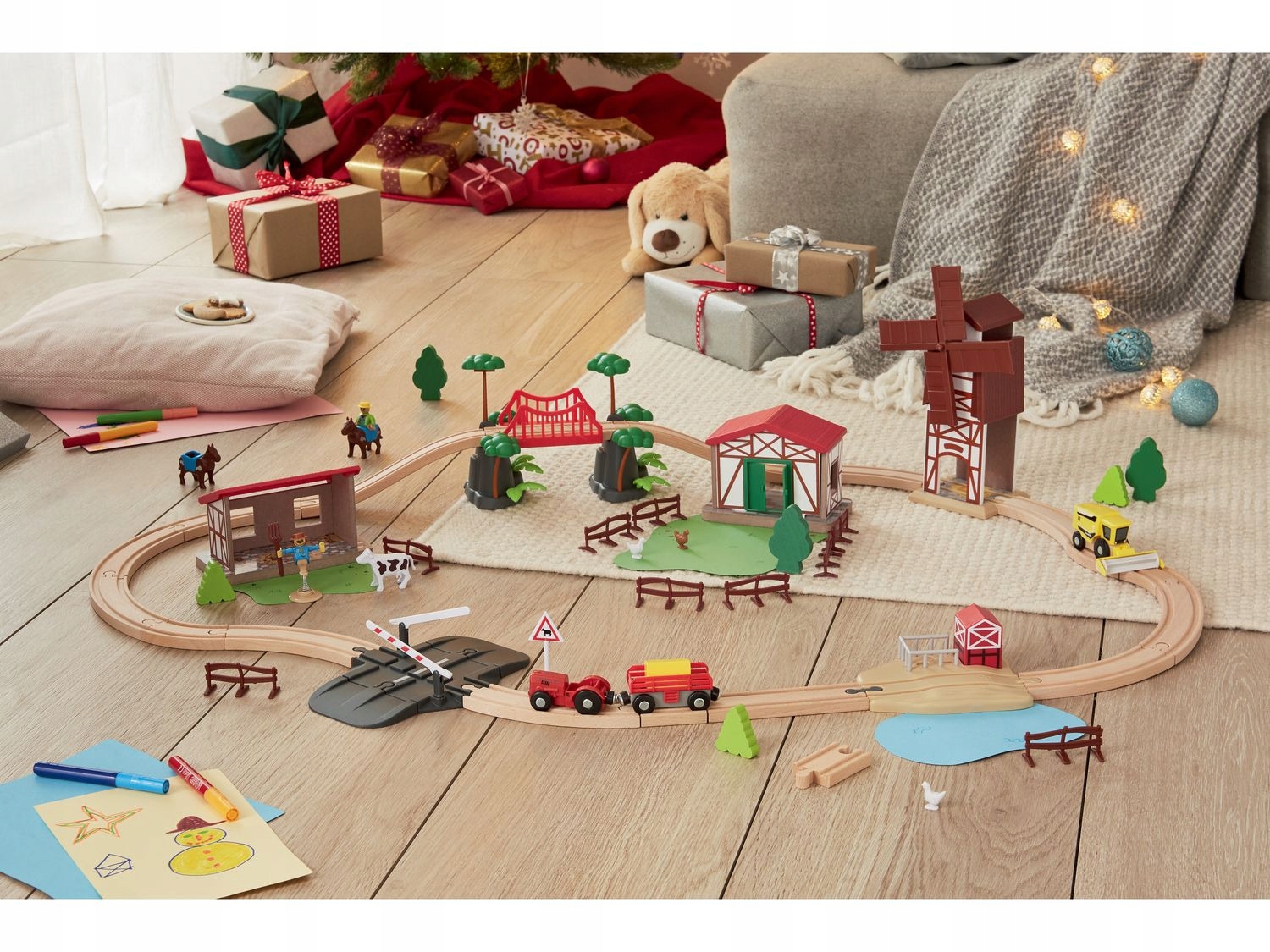 Drewniany pociąg kolejka FARMA tory playtive 56 Materiał drewno guma plastik