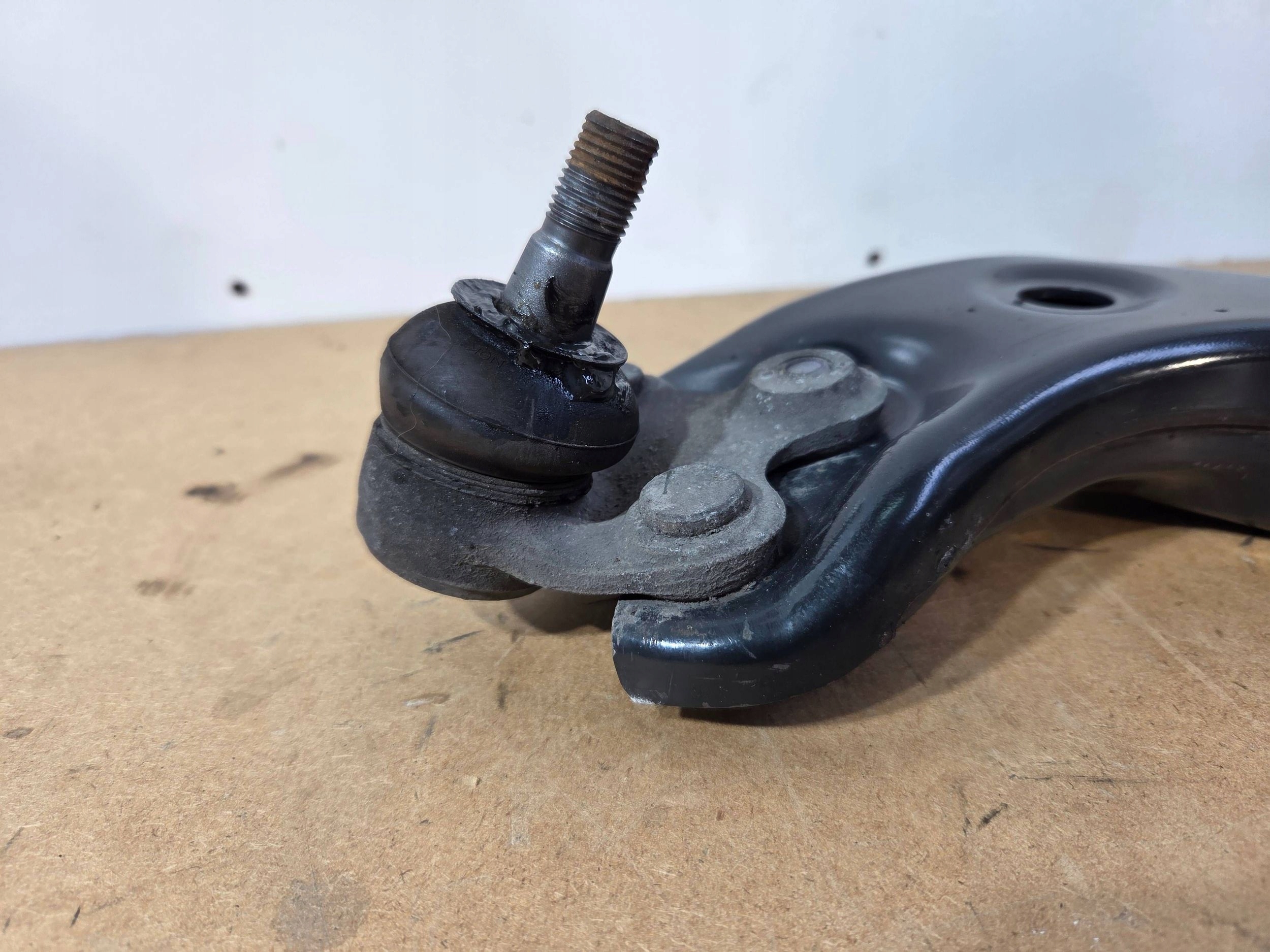Toyota Corolla E21 1,8 Hybrid arm front left (Q812)