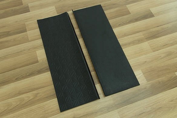 PROSTOKĄTNE ZEWNĘTRZNE GUMOWE NAKŁADKI NA SCHODY Długość (cm) 76 cm