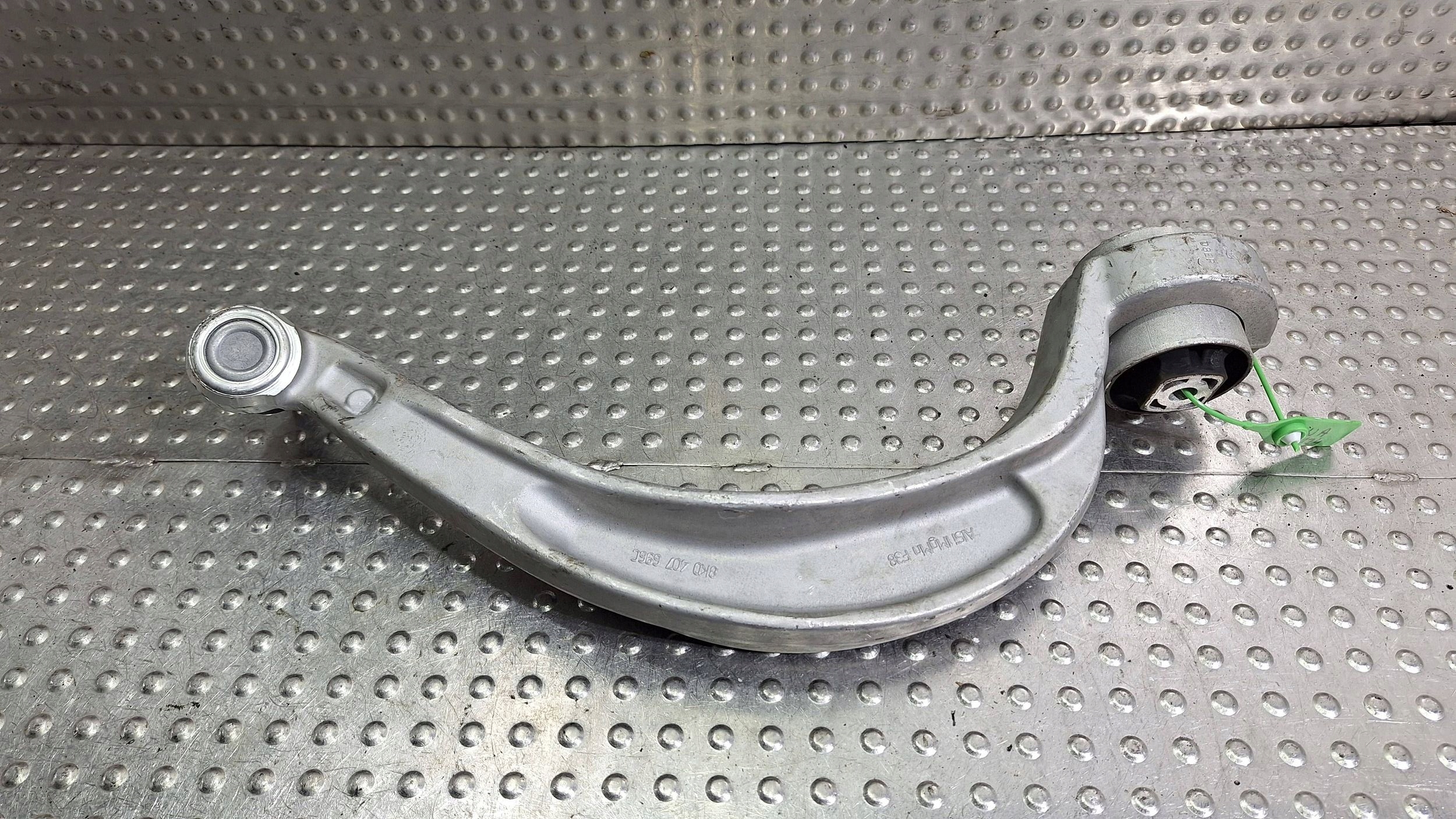 arm right front 8K0407696C AUDI A4 B8 A5 8T Q5 8R A6 C6