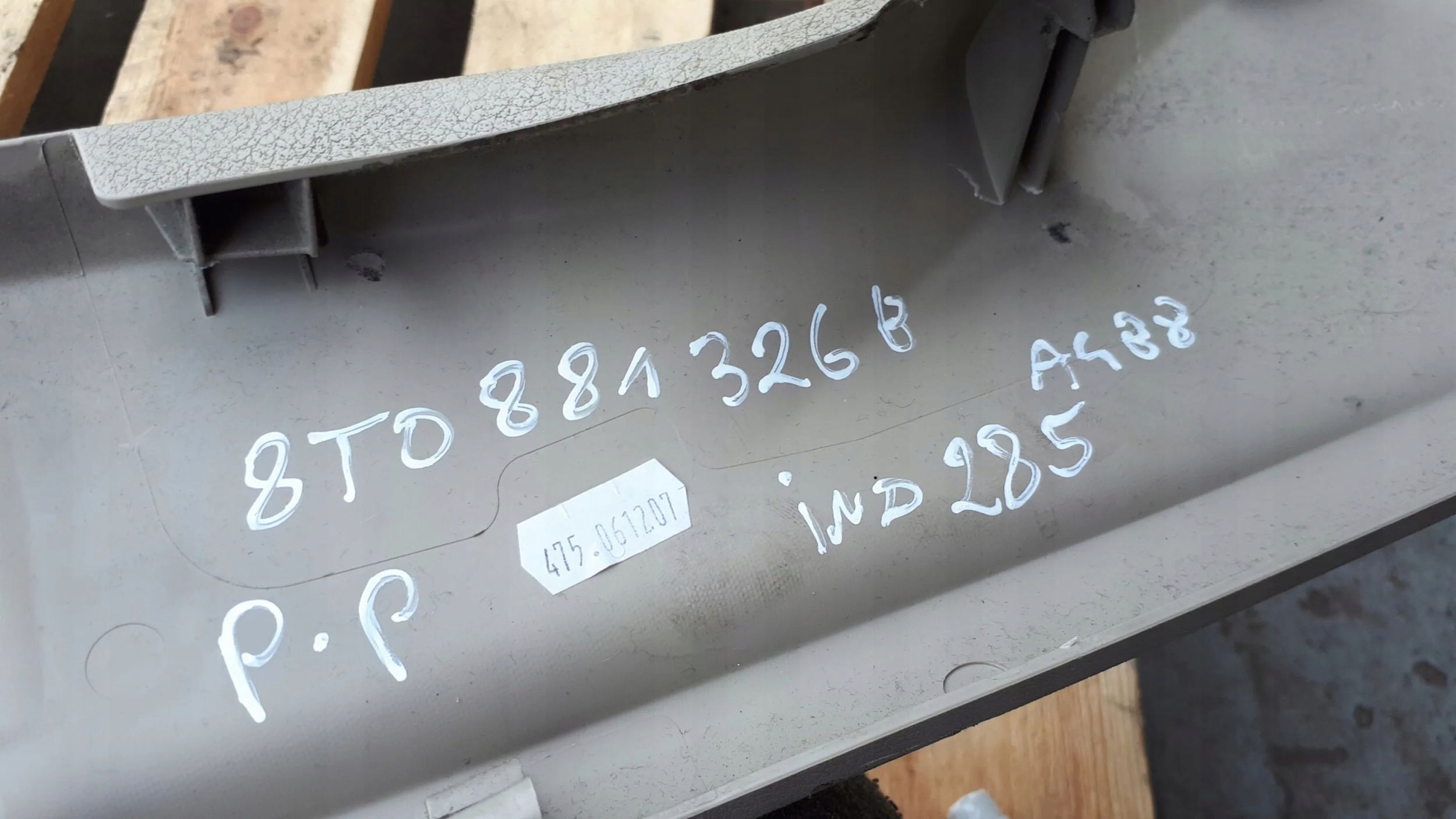 A4 B8 cover seat right front electrical JASNA