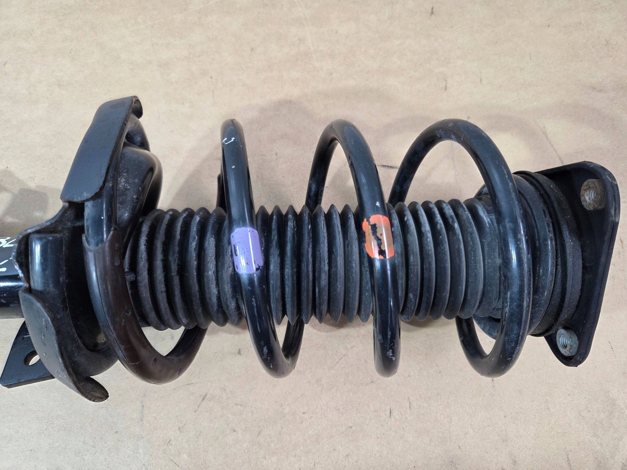 Mazda 3 BL shock absorber front left 1.6B / 2009-2013 (F732)