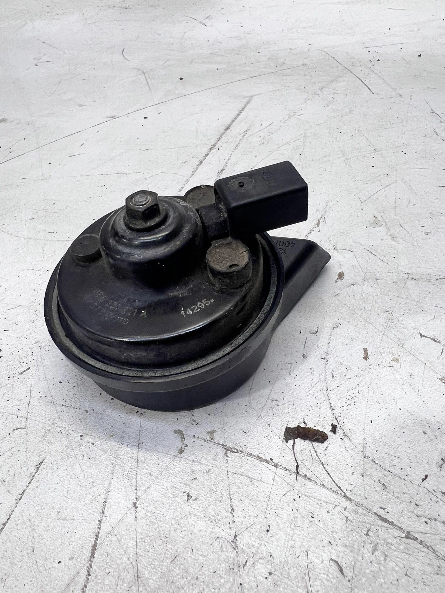 KLAKSON SYGNAL AUDI A4 B6 B7 8E0951221A