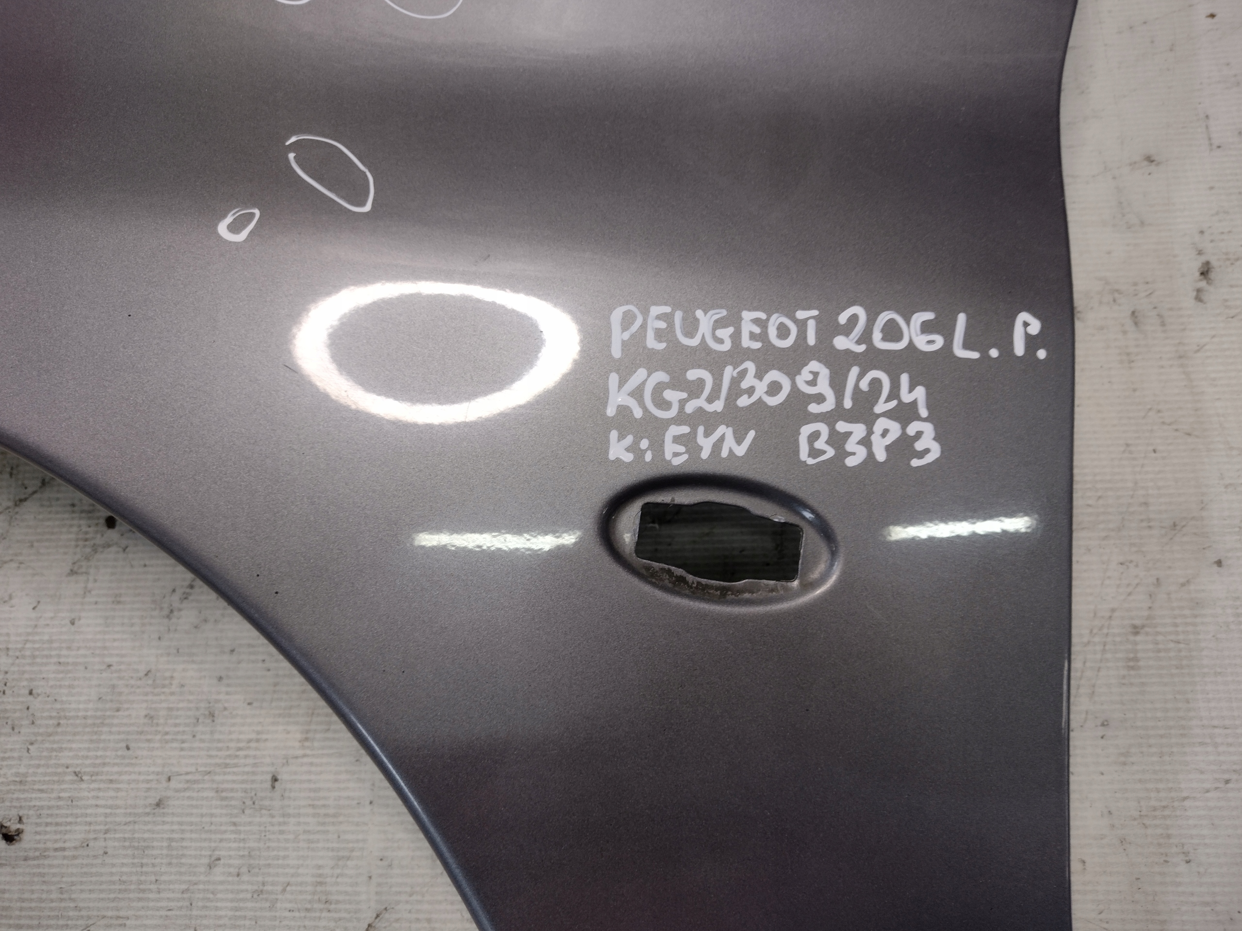 fender left front Peugeot 206 k: EYN