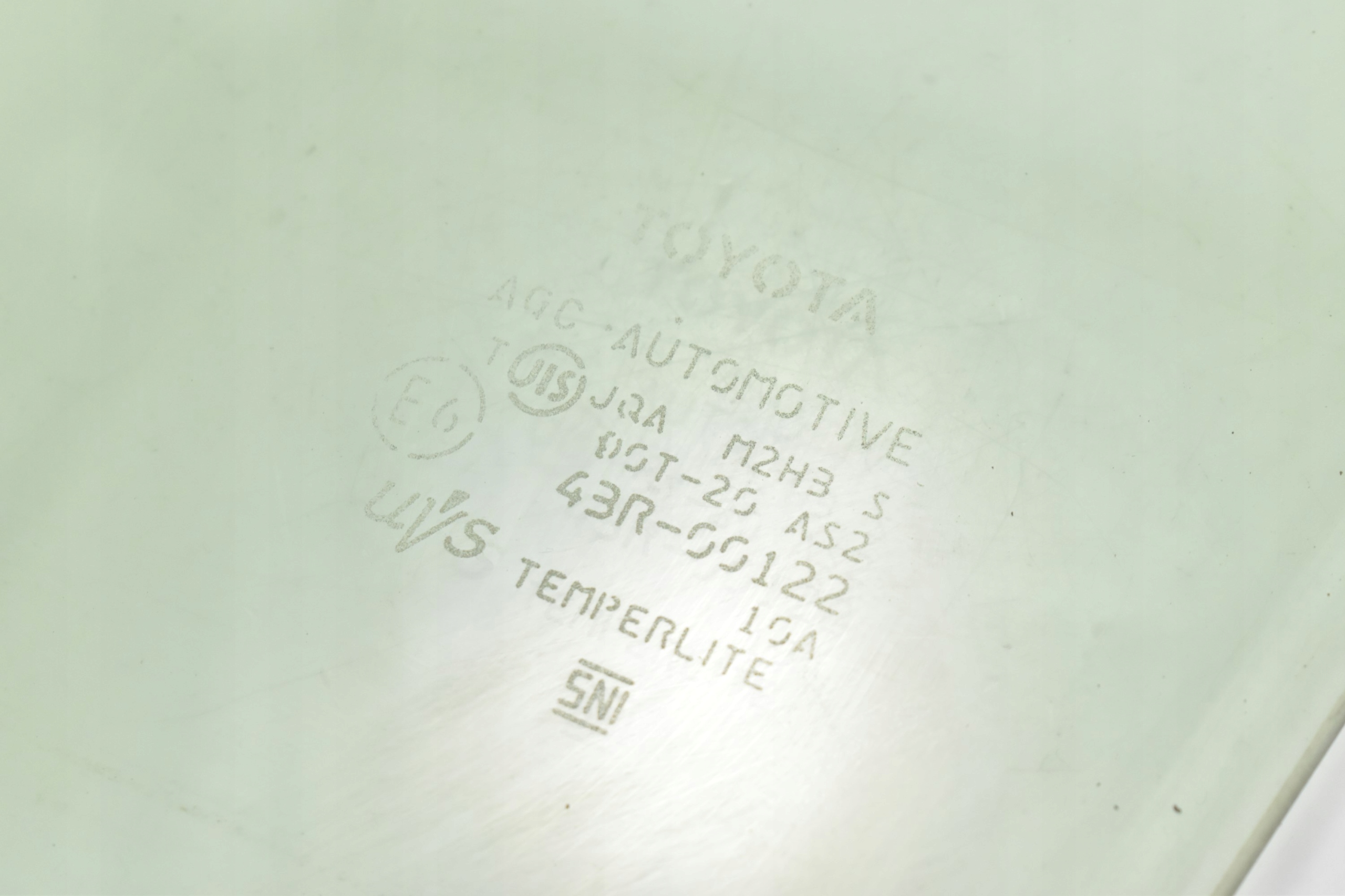 SZYBA DRZWI PRAWY TYŁ 6810347051 TOYOTA PRIUS III Producent części Toyota OE