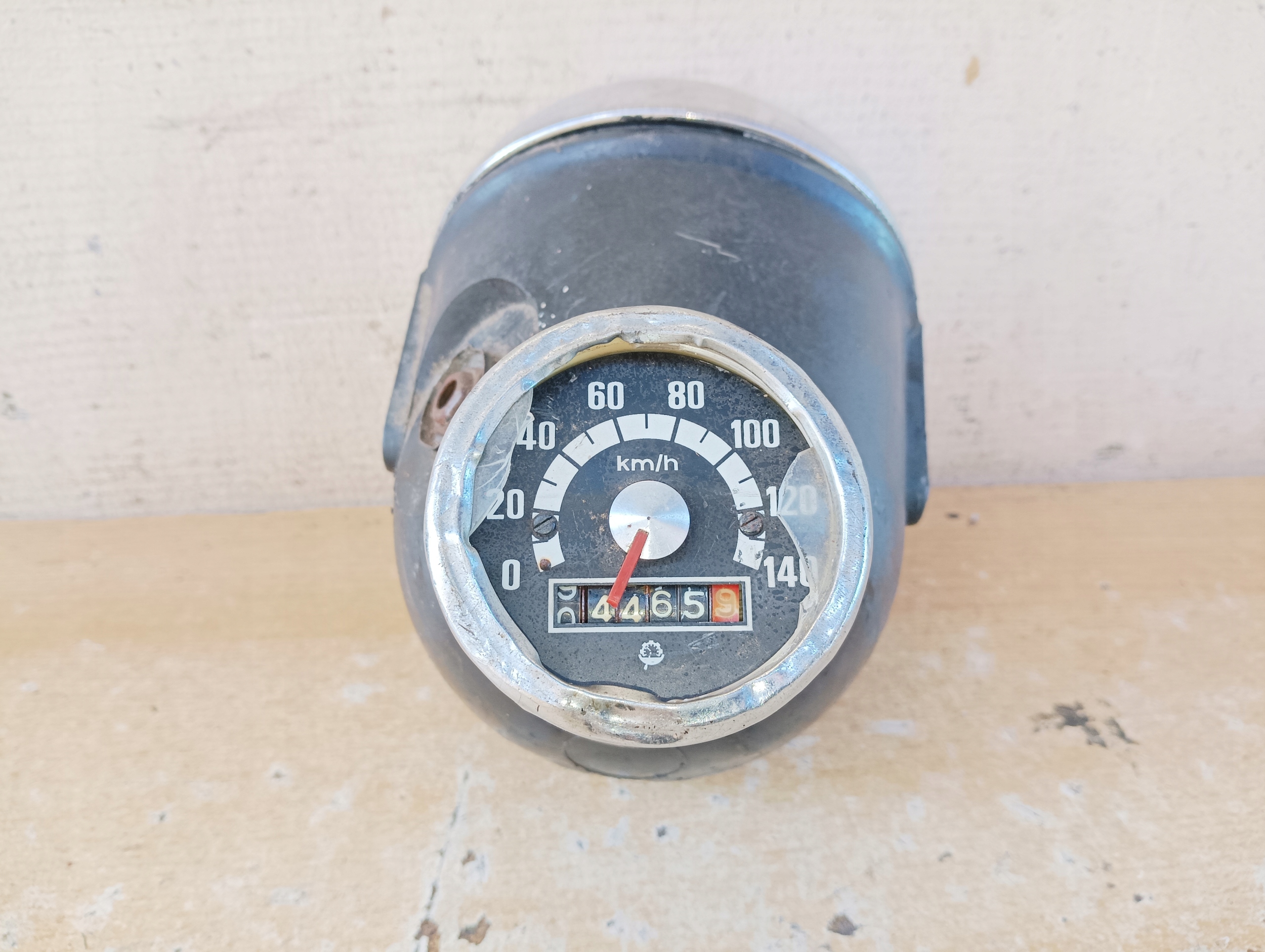 WSK - LAMPA PRZÓD Z KOMINEM I LICZNIKIEM 04465.