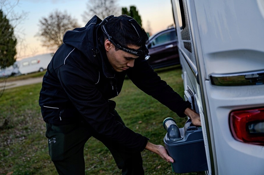 MOCNA LATARKA CZOŁOWA NA GŁOWĘ CZOŁÓWKA AKUMULATOR Moc 0 W