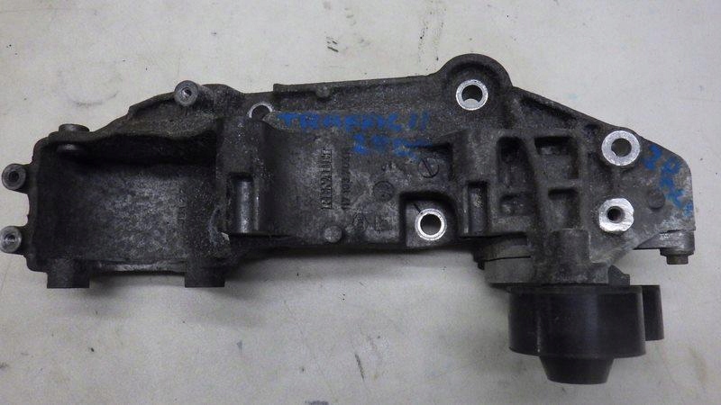 ЛАПА ПІДСТАВА ГЕНЕРАТОРА TRAFIC VIVARO II 2.0 DCI