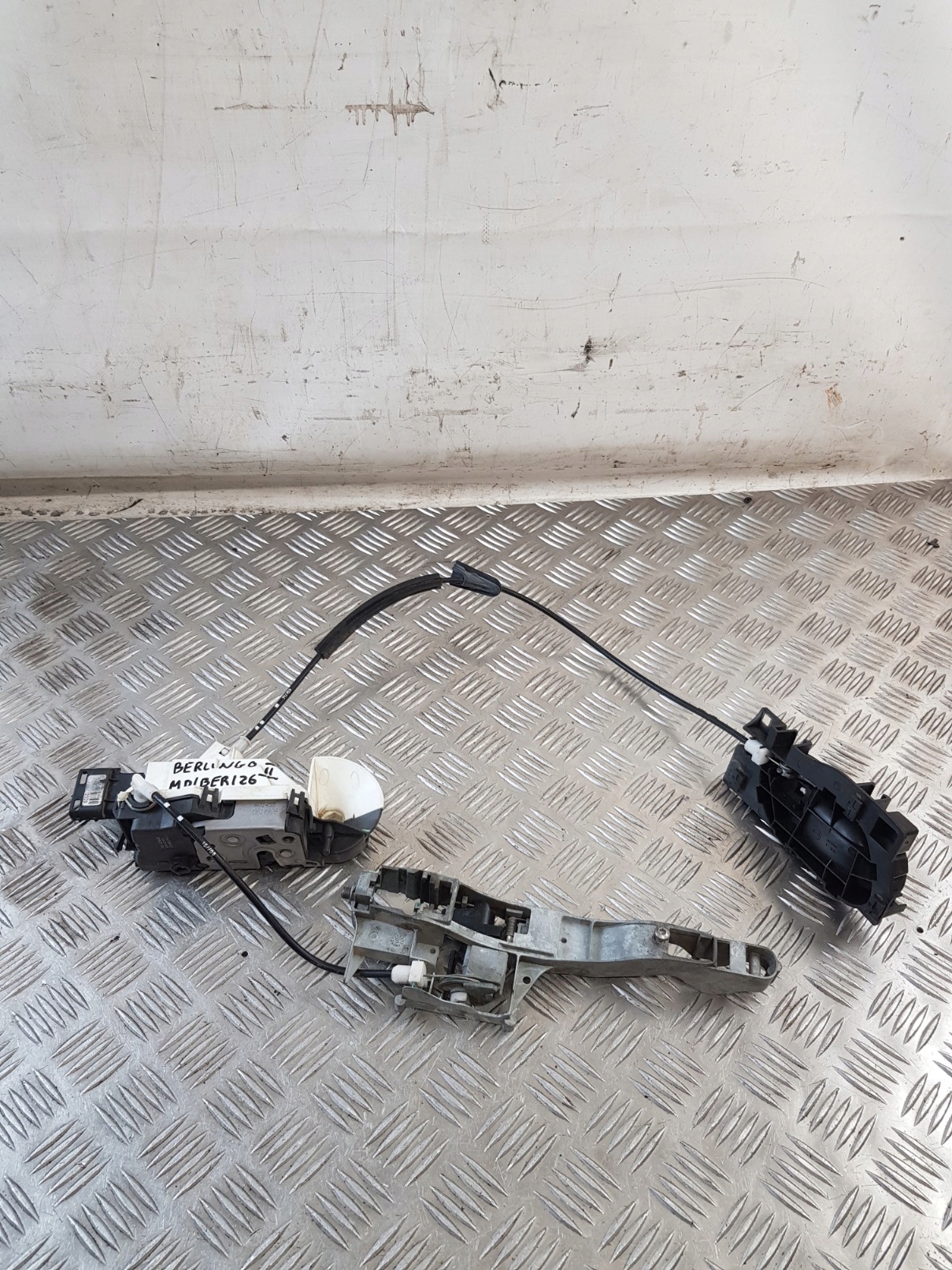 lock door left front + holder handles + handle WEW BERLINGO II