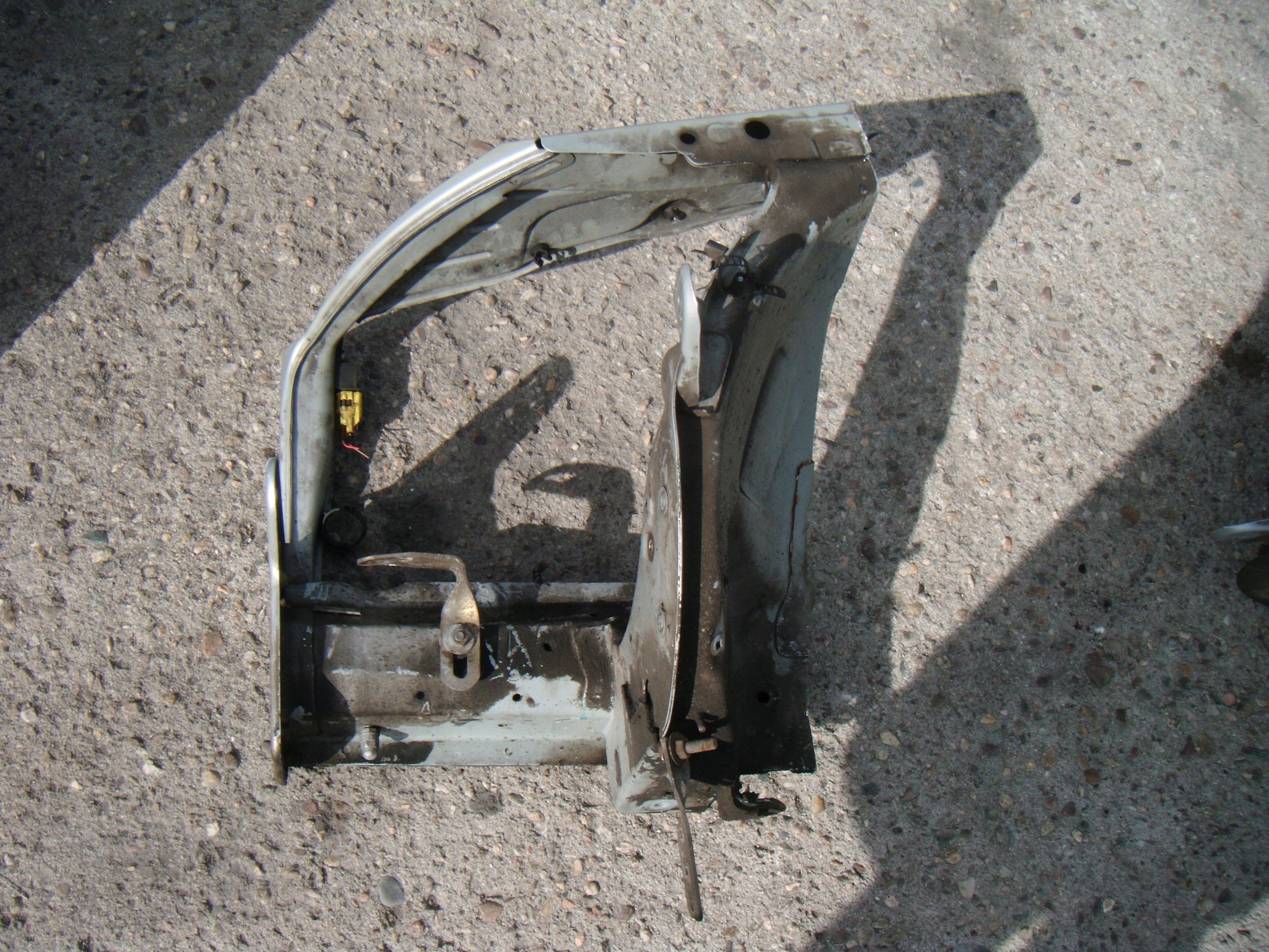 AUDI A6 C6 04-11 PODŁUŻNICA RAMA FARTUCH OKULAR ĆWIARTKA - LEWA PRZEDNIA