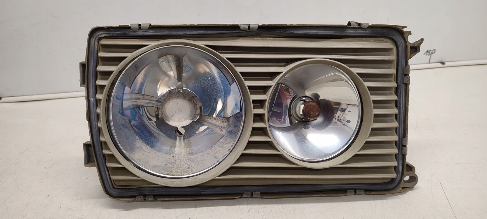 light front front right Mercedes W123