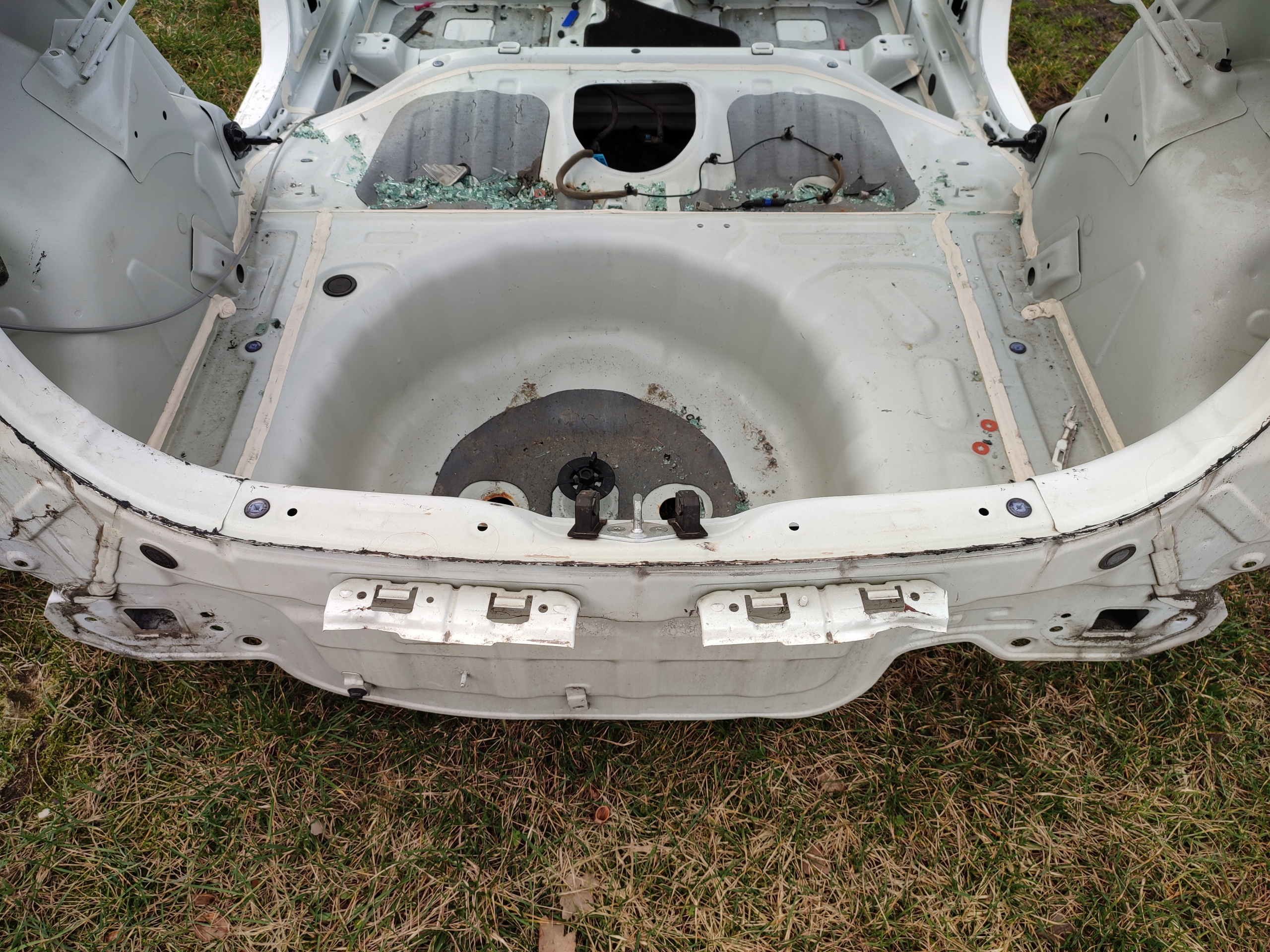 KIA Rio IV 17- pas tylny wanna kolor UD