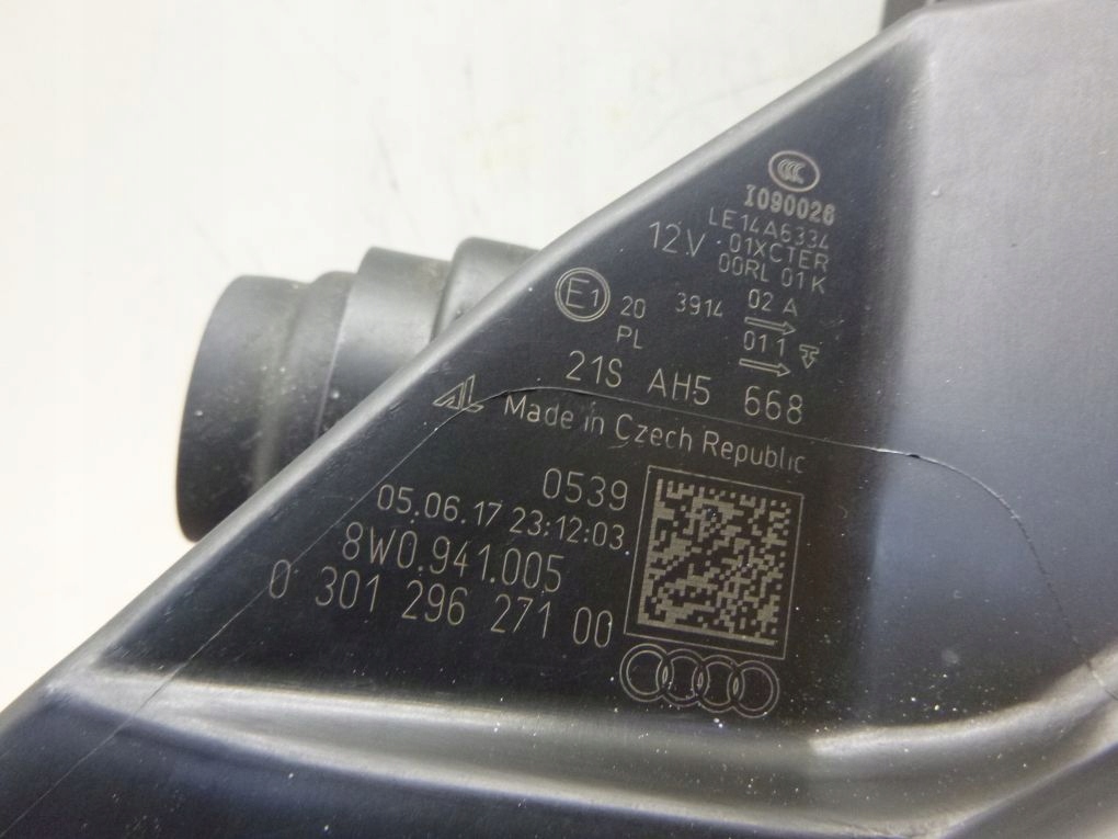 Audi A4 B9 8W0 BI XENON 2015- light front left