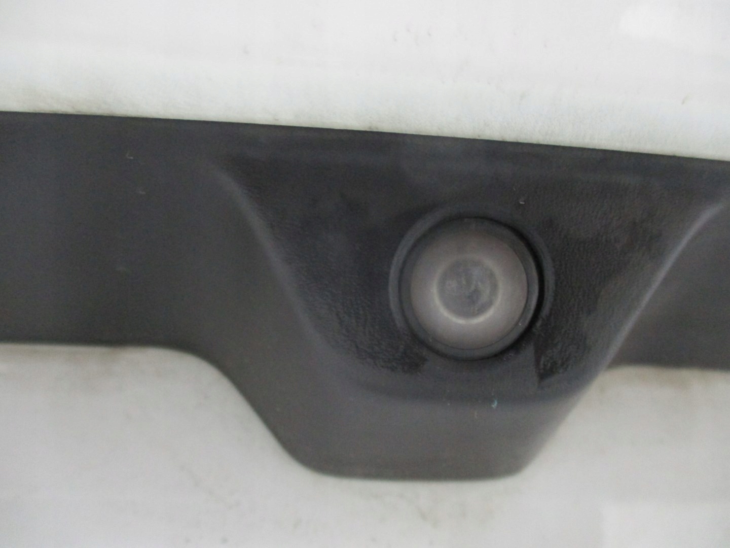 Klapa JEEP GRAND CHEROKEE KAMERA 13R Kolor czarny