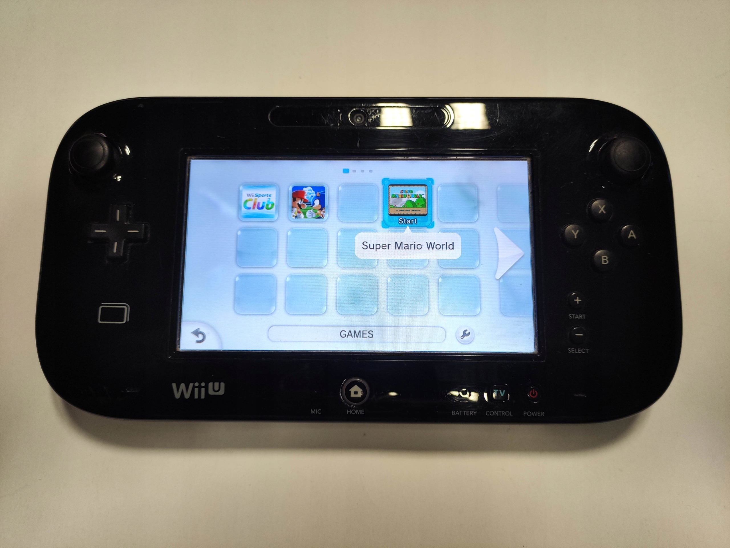 NINTENDO WII U 32GB + GAMEPAD + 2 GRY + 2 WII REMOTE Model Wii U
