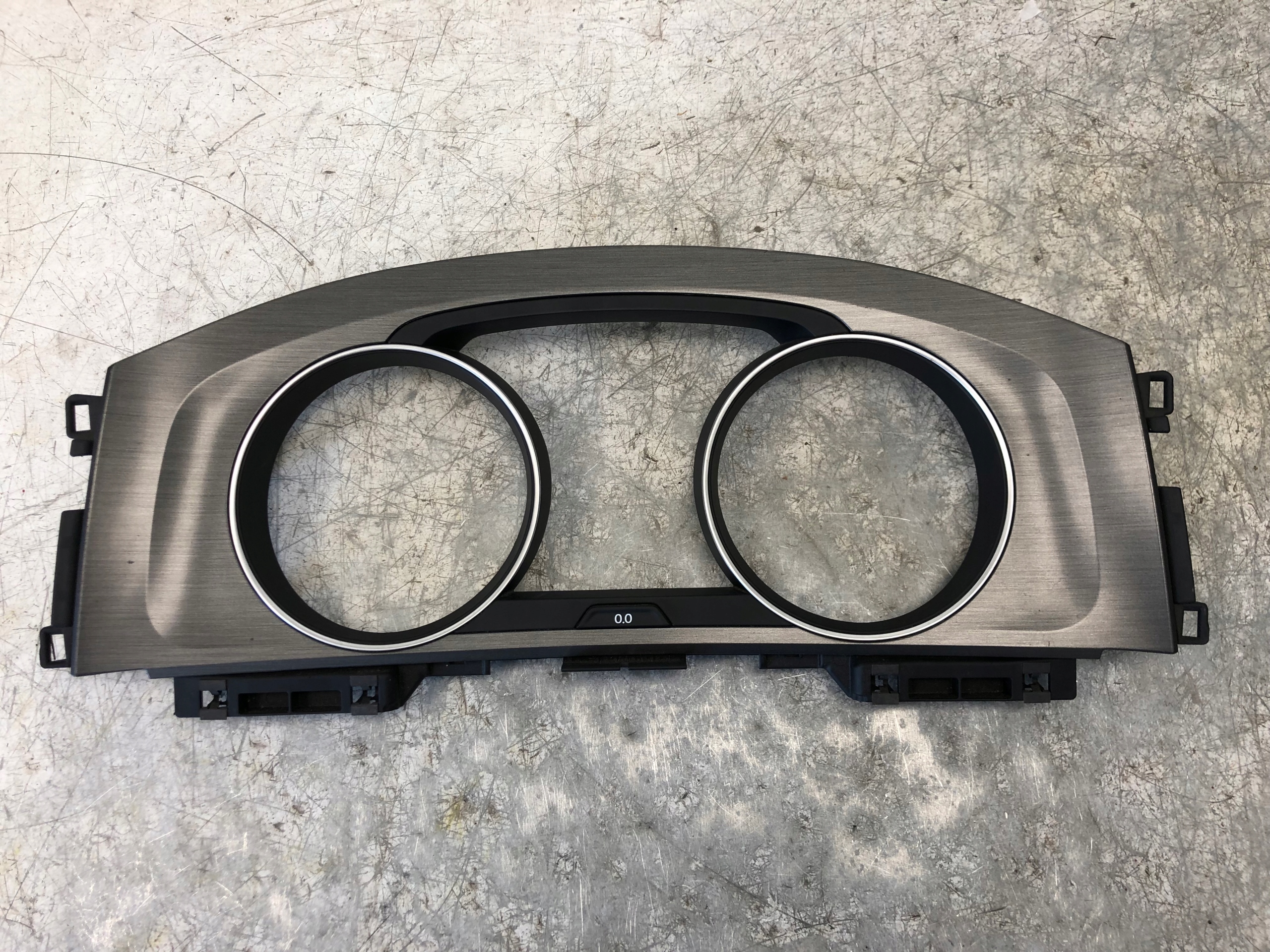 châssis DEKOR compte tours VW GOLF VII 5G0857059