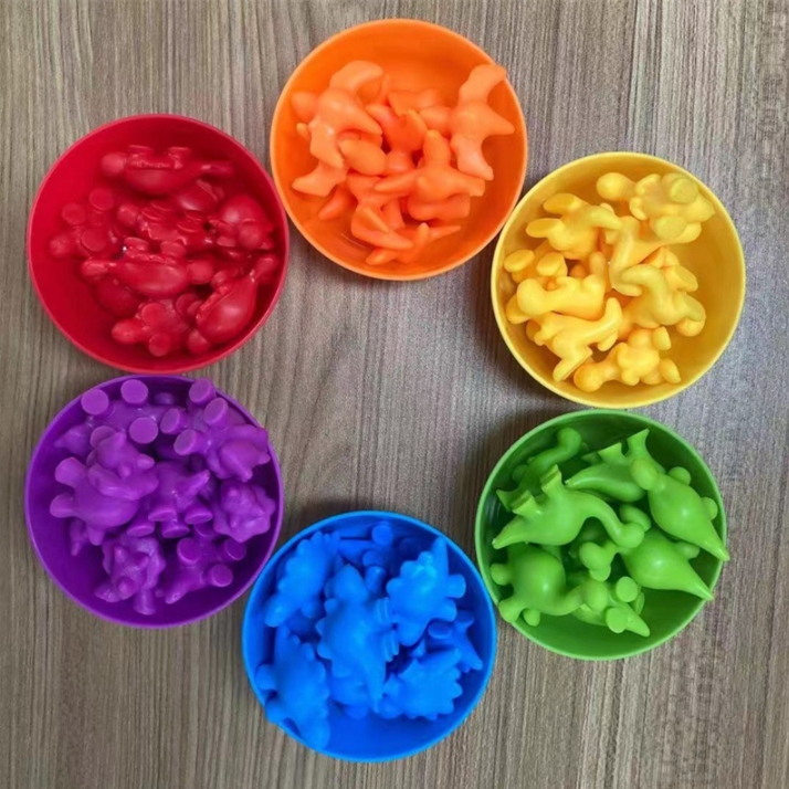 MEGA TUBA DINOZAURÓW DO NAUKI KOLORÓW I LICZENIA Kolor dominujący odcienie niebieskiego