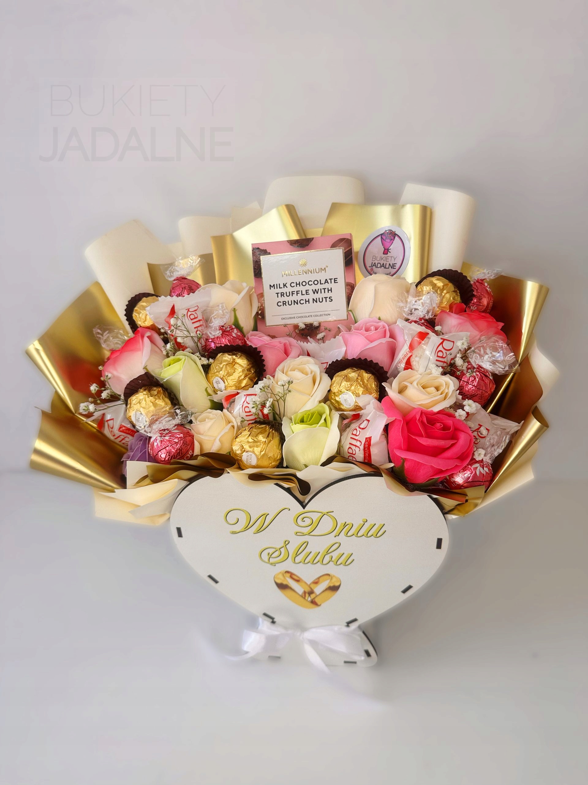 Levně Dřevěná krabička se sladkostmi ve tvaru srdce na svatební den, na svatební hostina