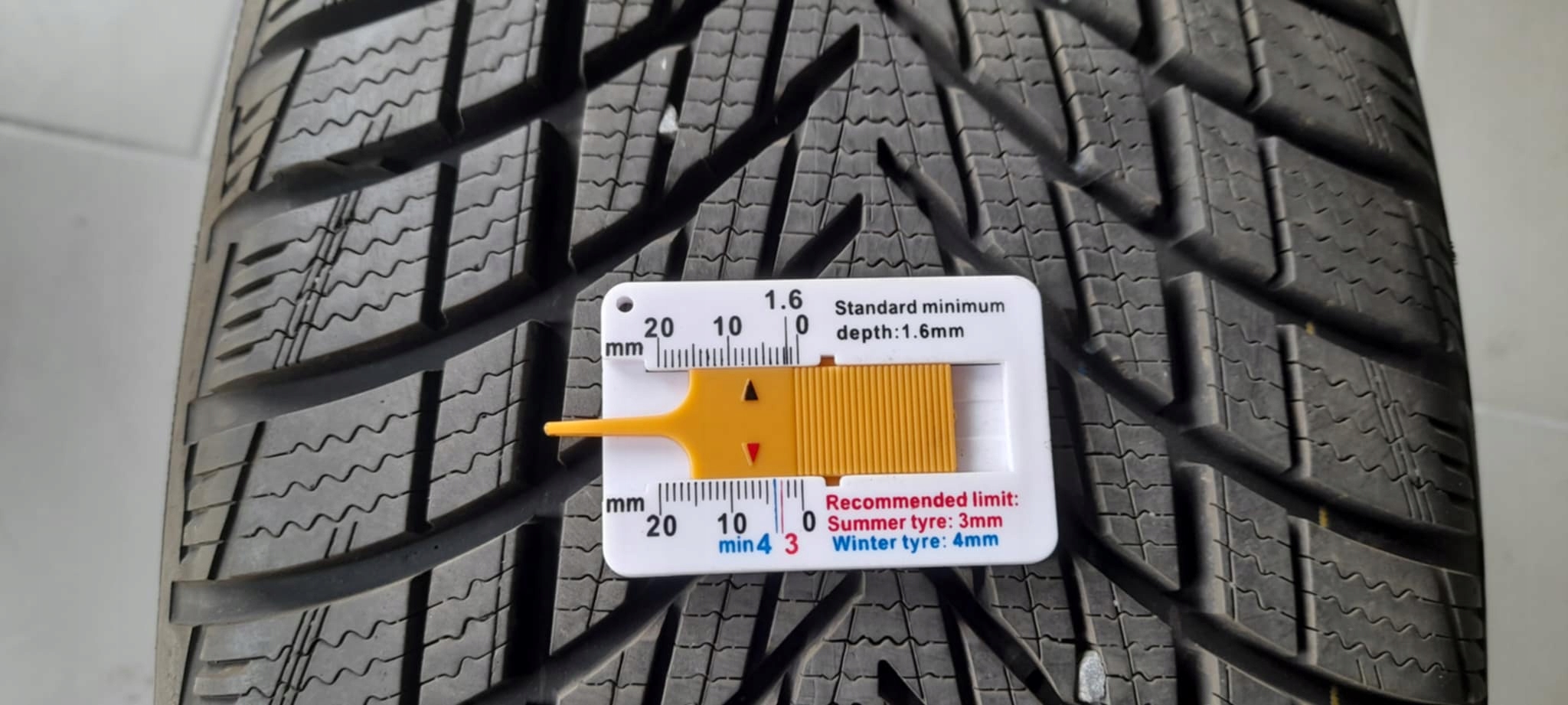 GOODYEAR ULTRAGRIP PERFORMANCE 3 235/50R19 103V XL