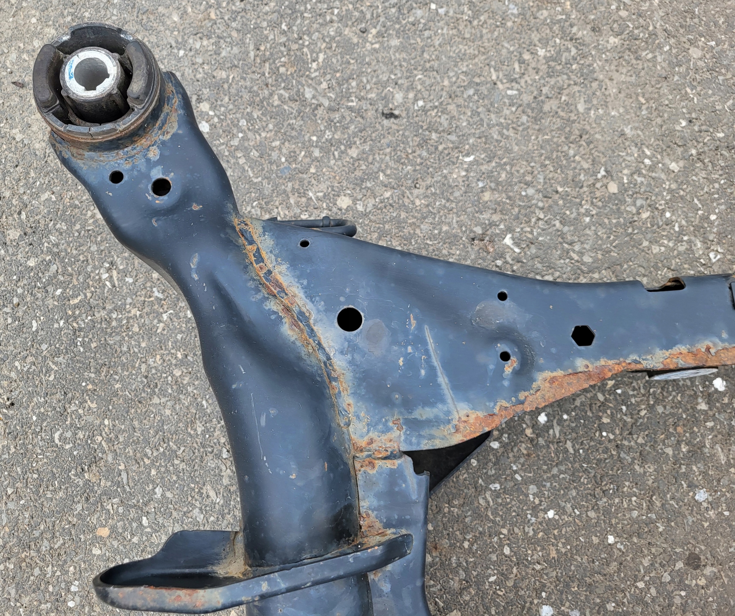 axle beam springing rear. subframe axle beam TRAWERS sider rear part JAGUAR F-PACE OE