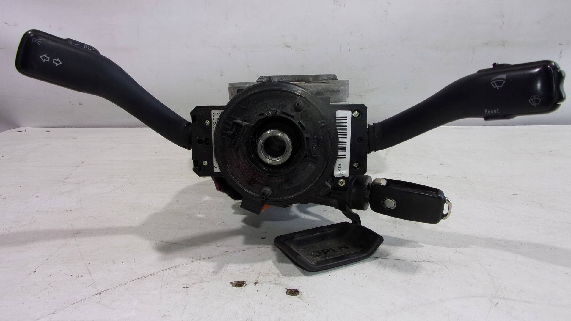 steering wheel levers and controls ignition SKODA CZKO301202022