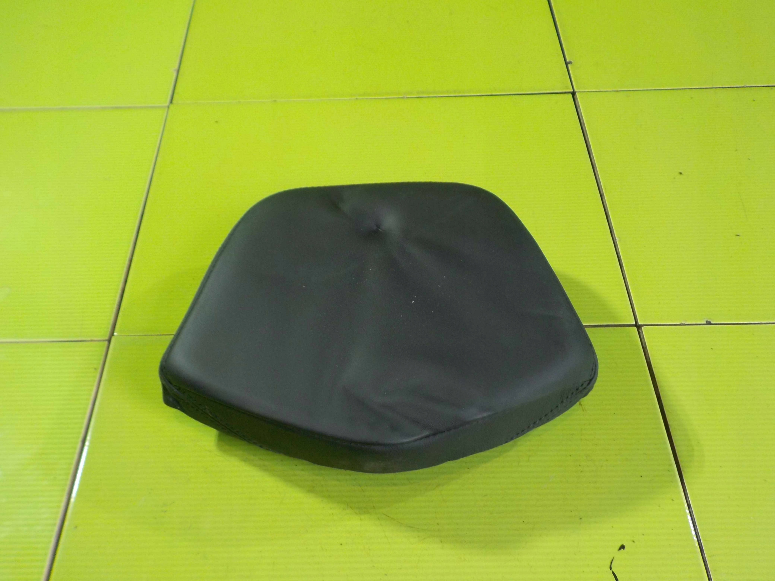 PEUGEOT RCZ 10R подголовник правый задний YM15501180