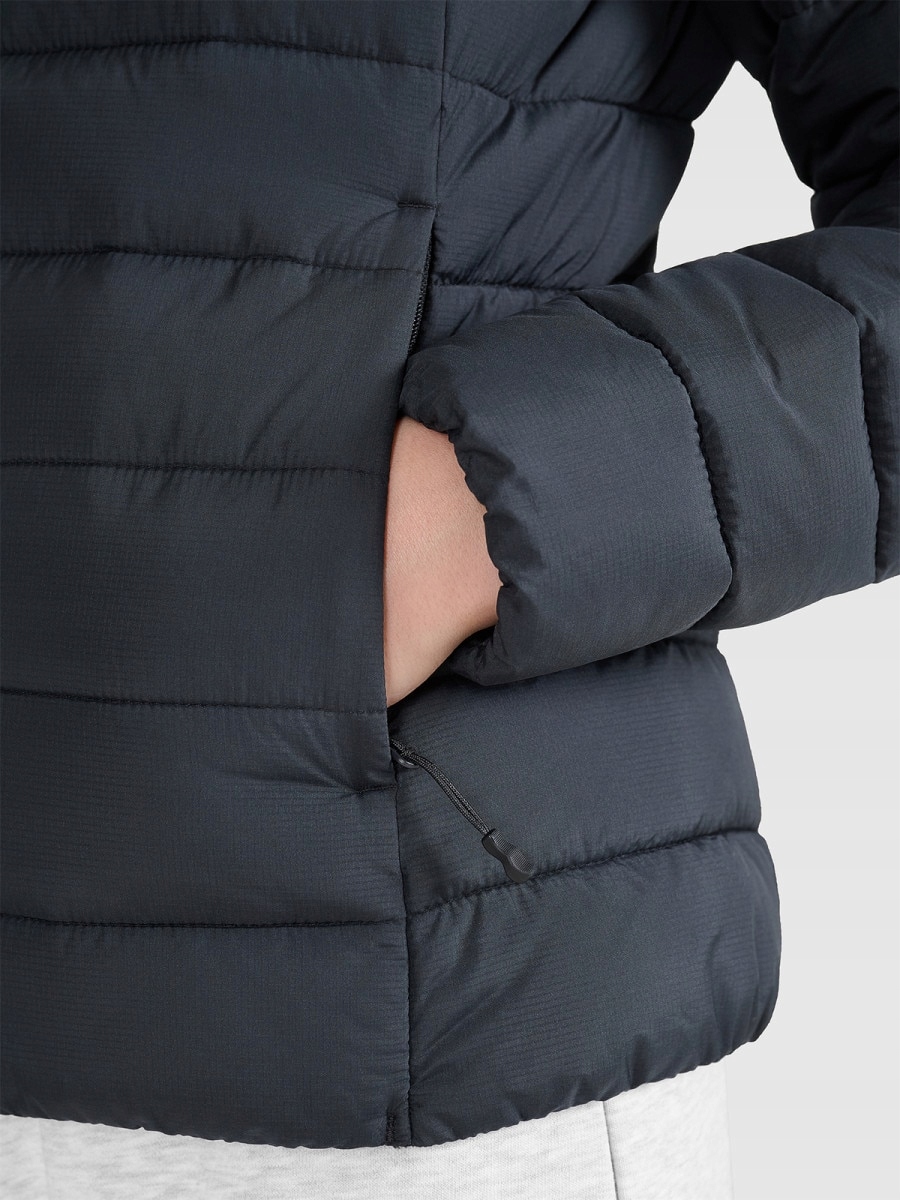 4F dámská zimní péřová bunda s kapucí 4FWAW25TDJAF580 černá