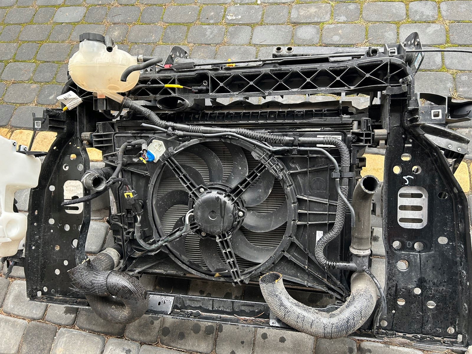 JEEP RENEGADE PAS PRZEDNI WZMOCNIENIE CHŁODNICE Wersja Europejska